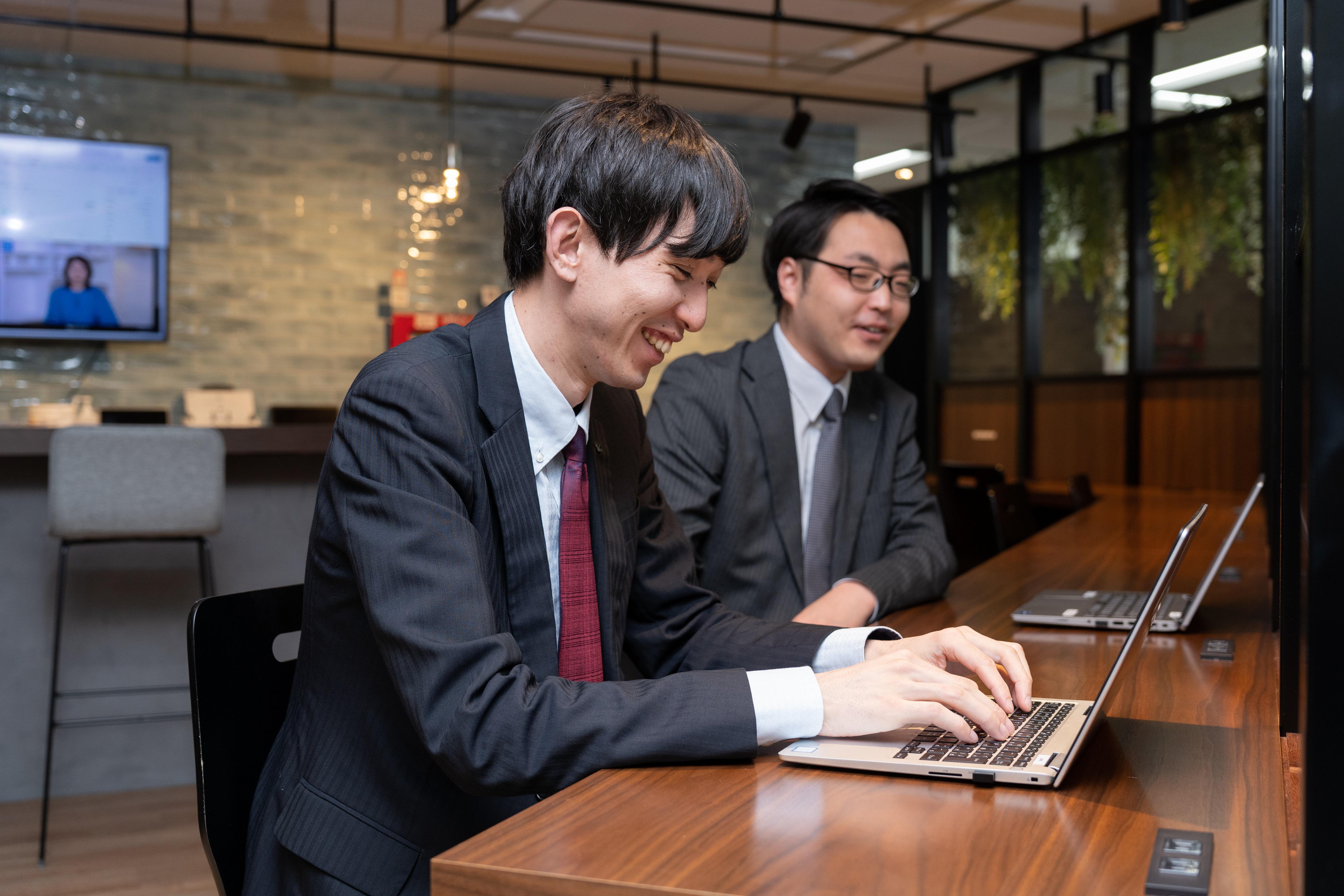 近年ではオフィス・テナント等を対象とする事業用賃料保証が好調で、新たな成長ドライバーとなっている。平成30年には医療機関を顧客とする医療費保証サービスもスタートし、事業領域に厚みを加えている。