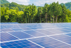 販売件数業界トップクラスの6,000件以上！
土地付き太陽光発電所ソーラーアースは土地・屋根も必要なく、手間なしではじめられる太陽光投資。水災・風災など様々な災害時の売電ストップにも安心の休業補償で損失をカバー。