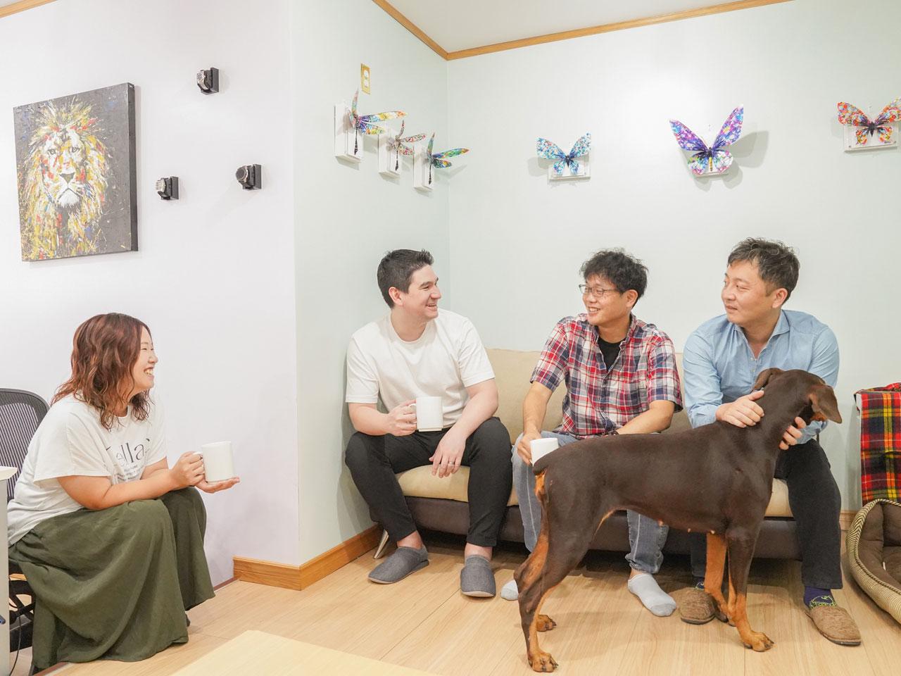 メンバー全員が経営者という基本方針の下、実力と状況に合わせたポジションで活躍できることが魅力だ。