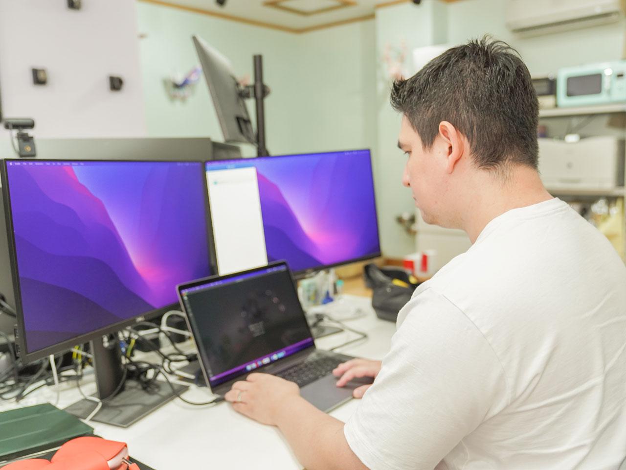 経営陣は地元の専修学校で学生ベンチャーを設立以来、20年以上にわたって大手企業向けの大規模システムの開発に携わってきた経験を持つ。