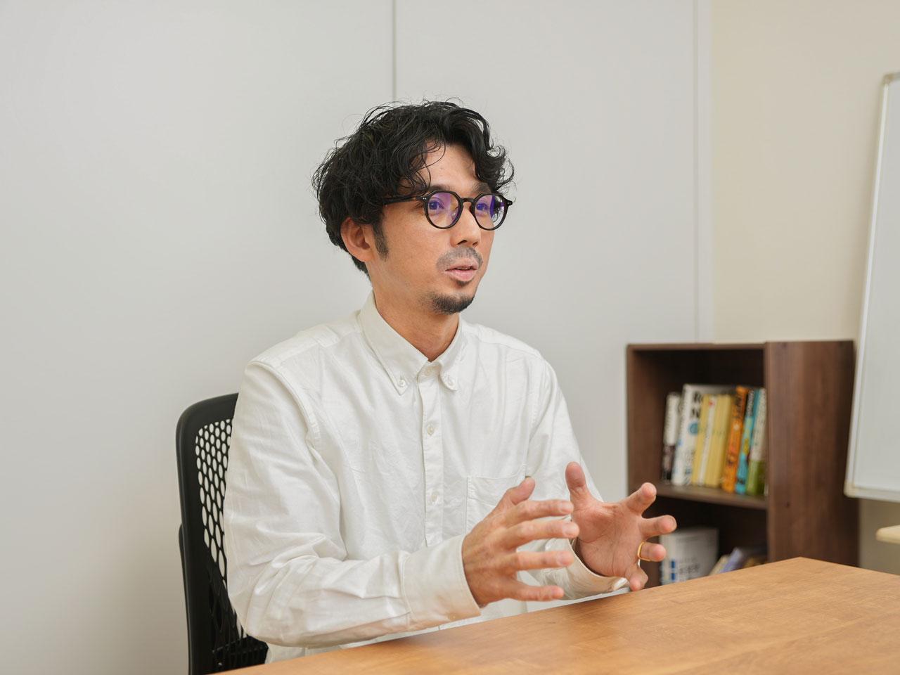 2016年7月設立の会社で、5名という小規模組織ながら、デザインとシステム開発の両方をワンストップで受託できる体制を採る。