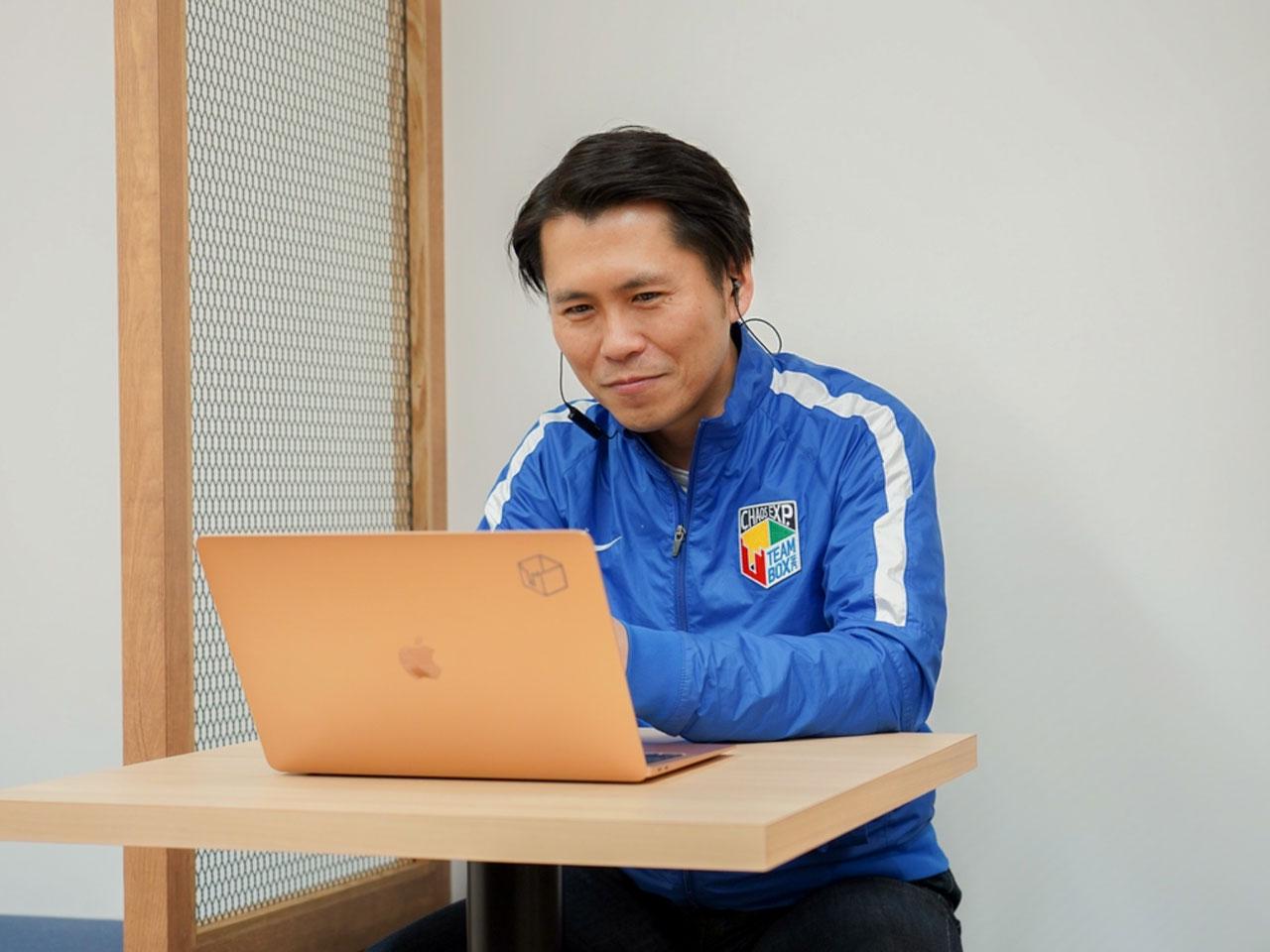 少数精鋭のメンバーが主体的に仕事の獲得に取り組むカルチャーがある。人事考課は、業績だけでなく能力の向上度合いといった定性的な要素も重視している。