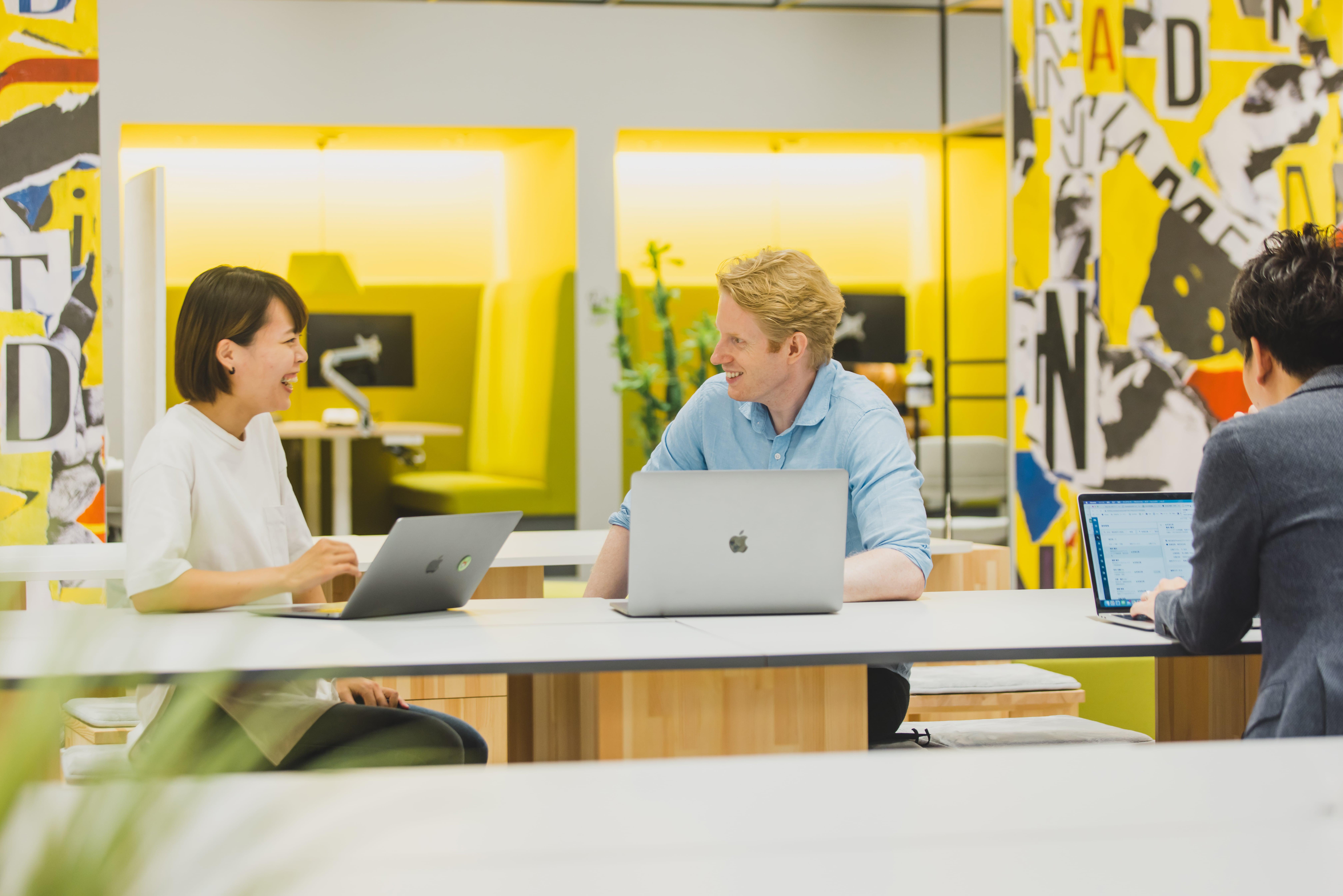 プロダクトの機能追加や仕様変更についても随時他チーム（アプリ、ビジネス）と連携し開発～改善をしています。