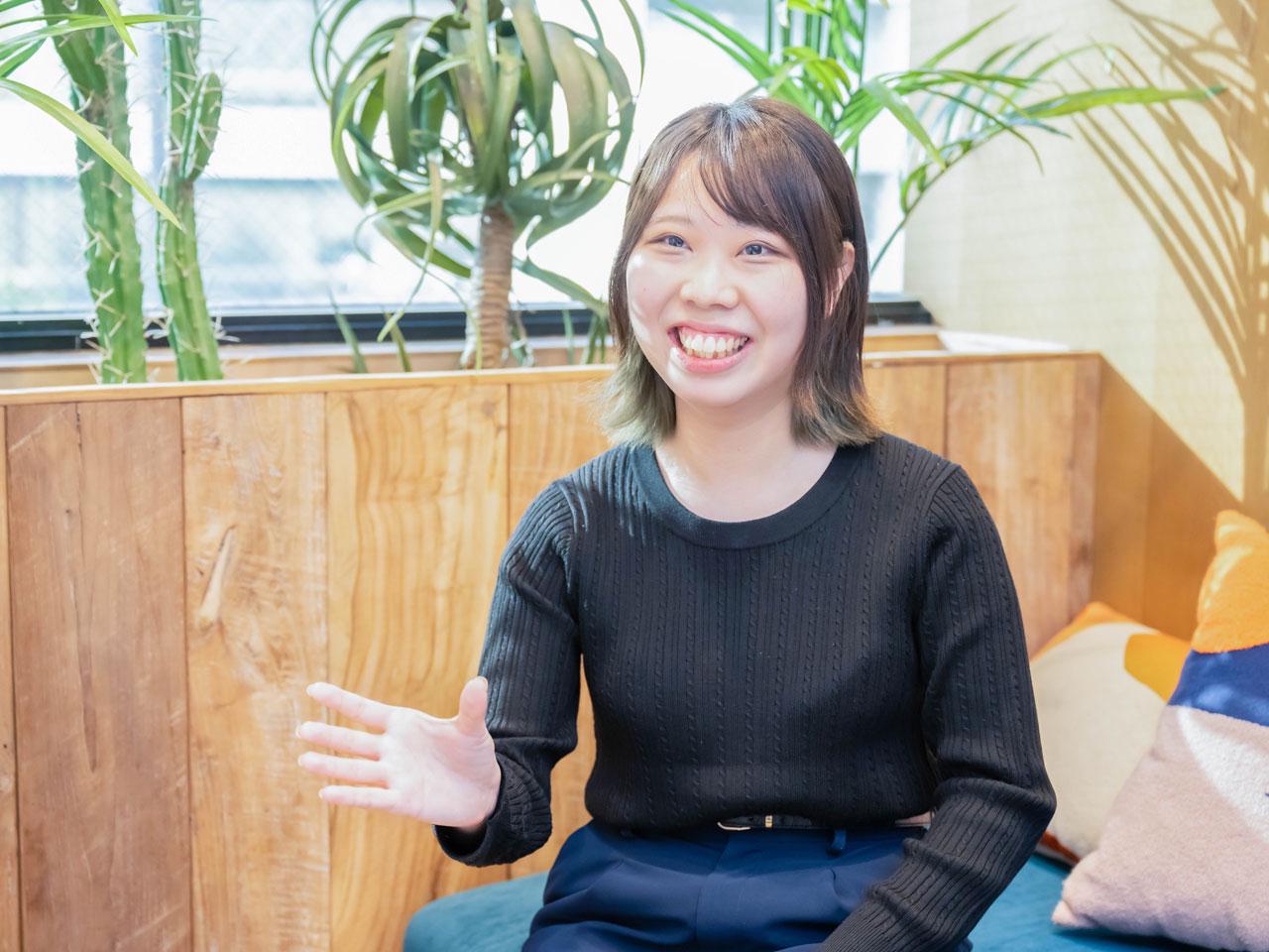 立場による上下関係はつくらず、対等に意見を言い合い、コミュニケーションを取る風通しのいい風土をつくっている。