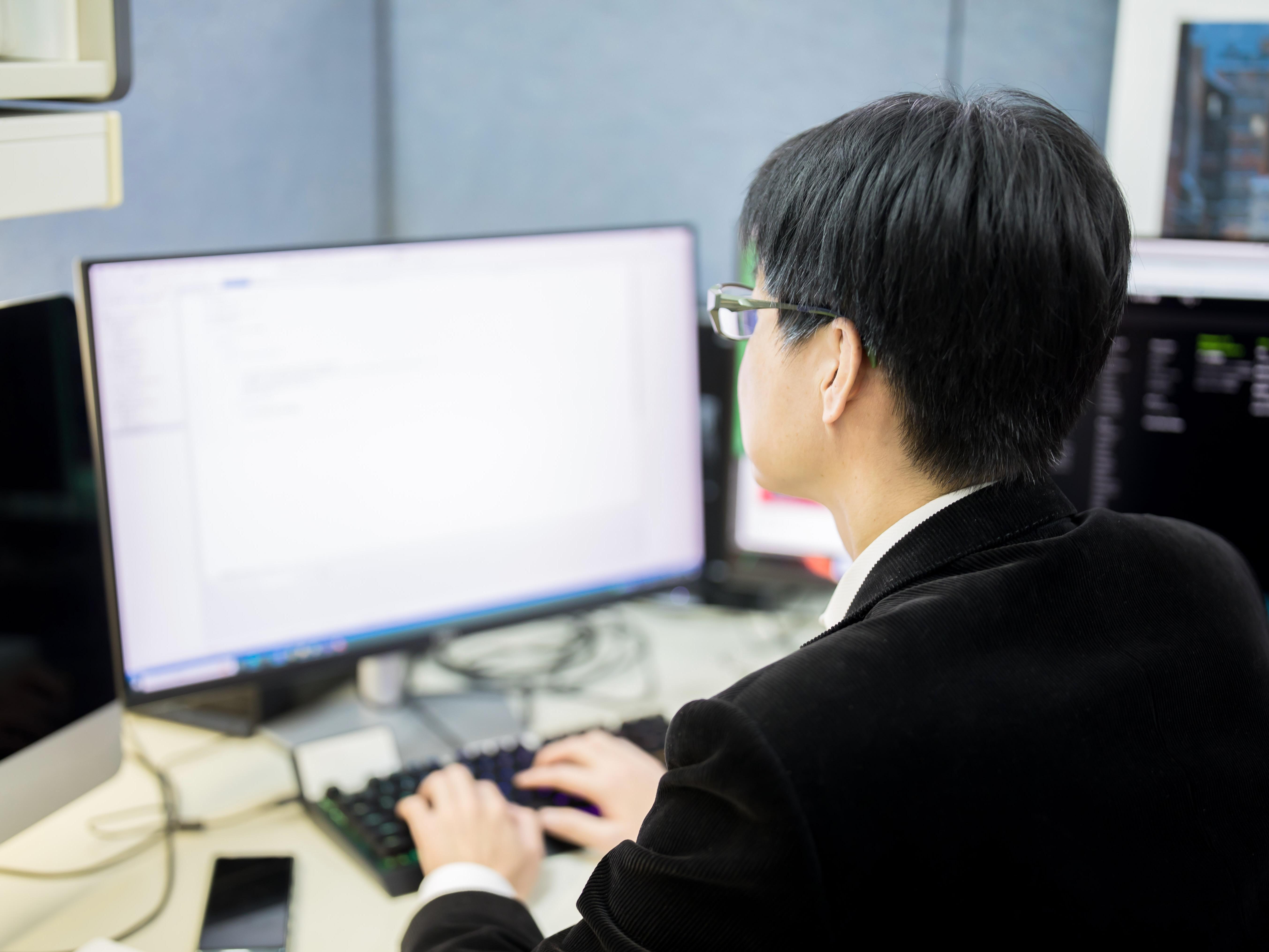 技術力だけではなく、企画・提案力、調整力も磨いていける。“一つの言語にこだわらず幅広い技術を身に付けたい”、“何事にも自発的に行動できる”、そんな人材なら、活躍できる条件が整っている会社だ。