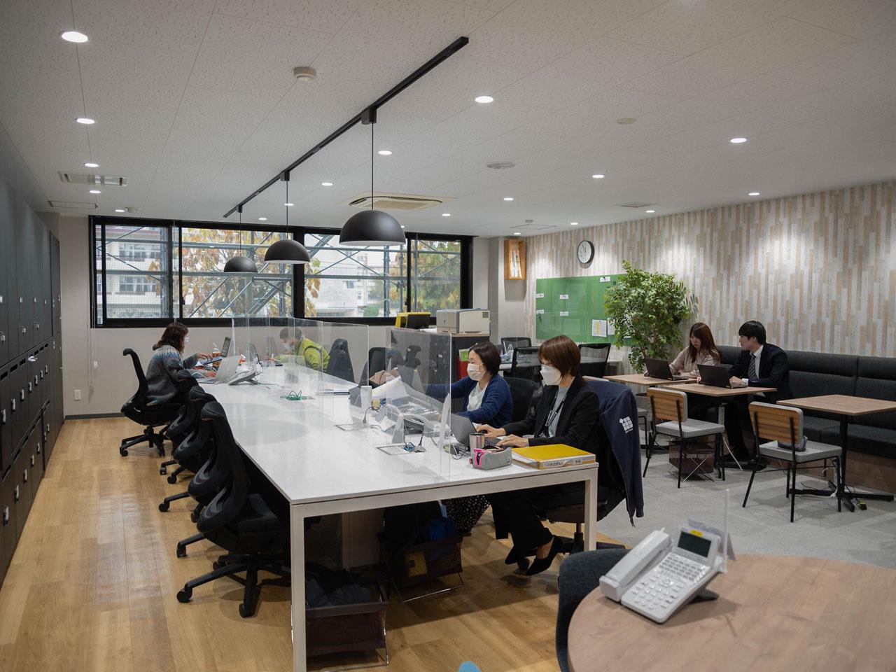 同校では現在、開校に向けて授業を持つ「実務家教員」と「生徒」の架け橋となる人材の採用をスタートしている。