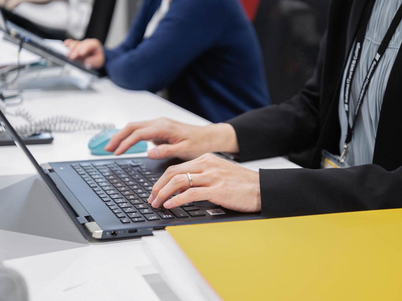 実学教育・人間教育・国際教育という建学の理念の下、IT・WEB領域で活躍する職業人教育を目指している。