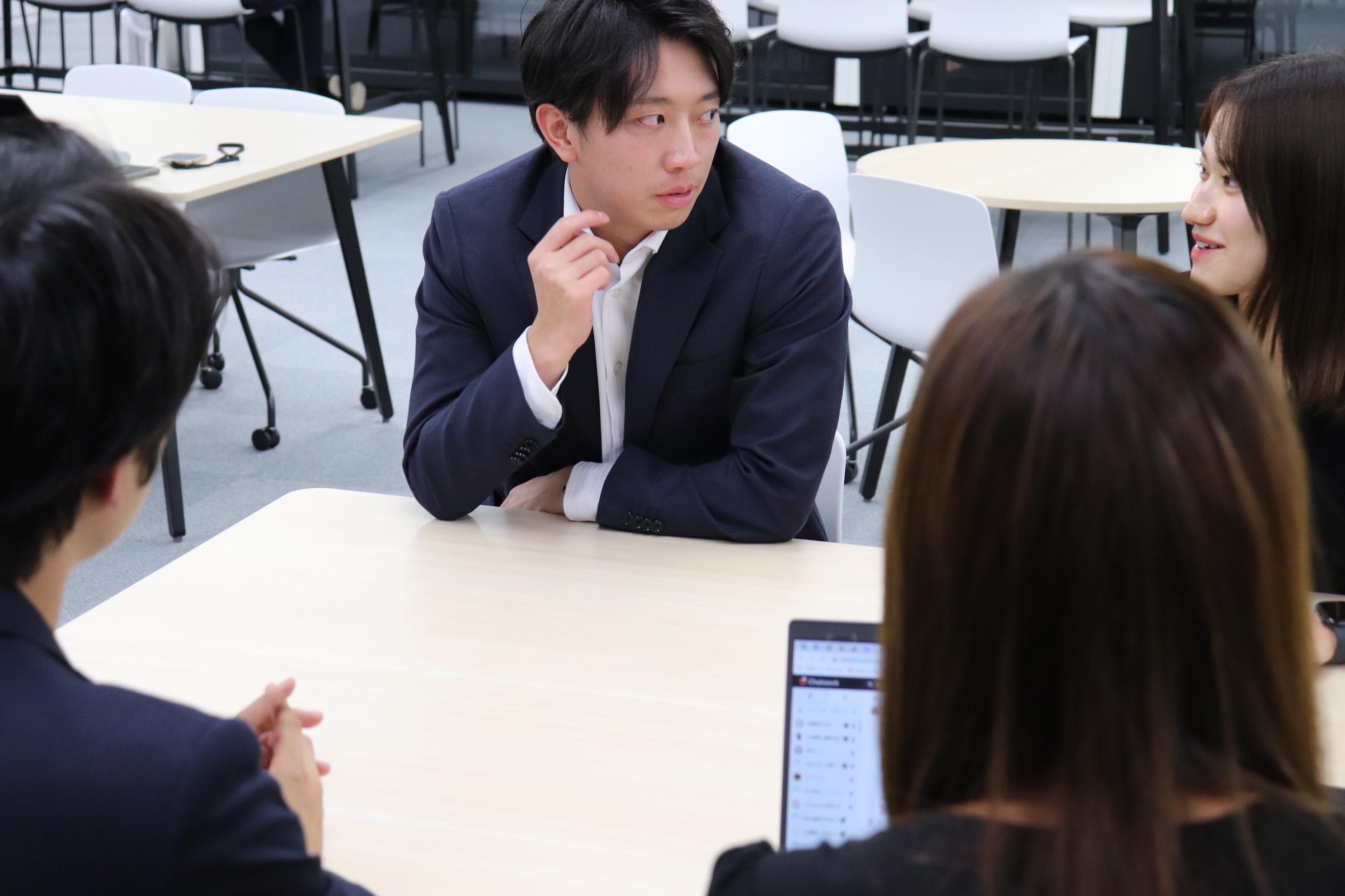 防衛システム等の公共系が多く、安定的かつ社会貢献性が大きい。今後はAWS活用領域を広げる。