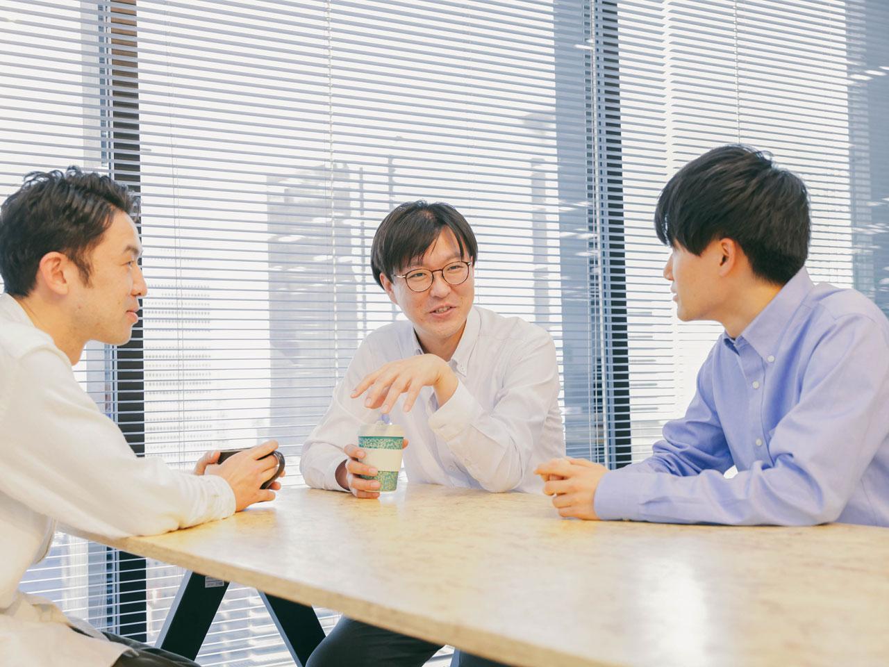 一人ひとりの働き方に柔軟に対応していることもあり、社内で働く年齢層は幅広く、女性が多く和やかな雰囲気である。専門性と働きやすさの両立に成功している職場環境の構築事例だといえるだろう。