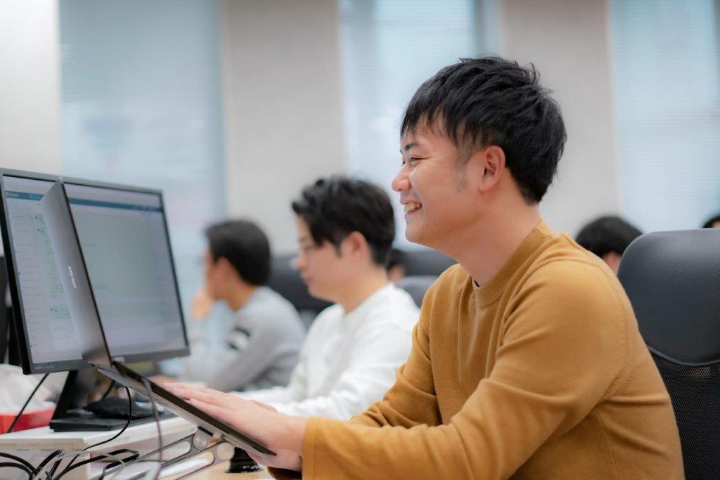 プロジュエクト単位でチームを編成し、クライアントにオーダーメイドの本質的な価値を提供している。