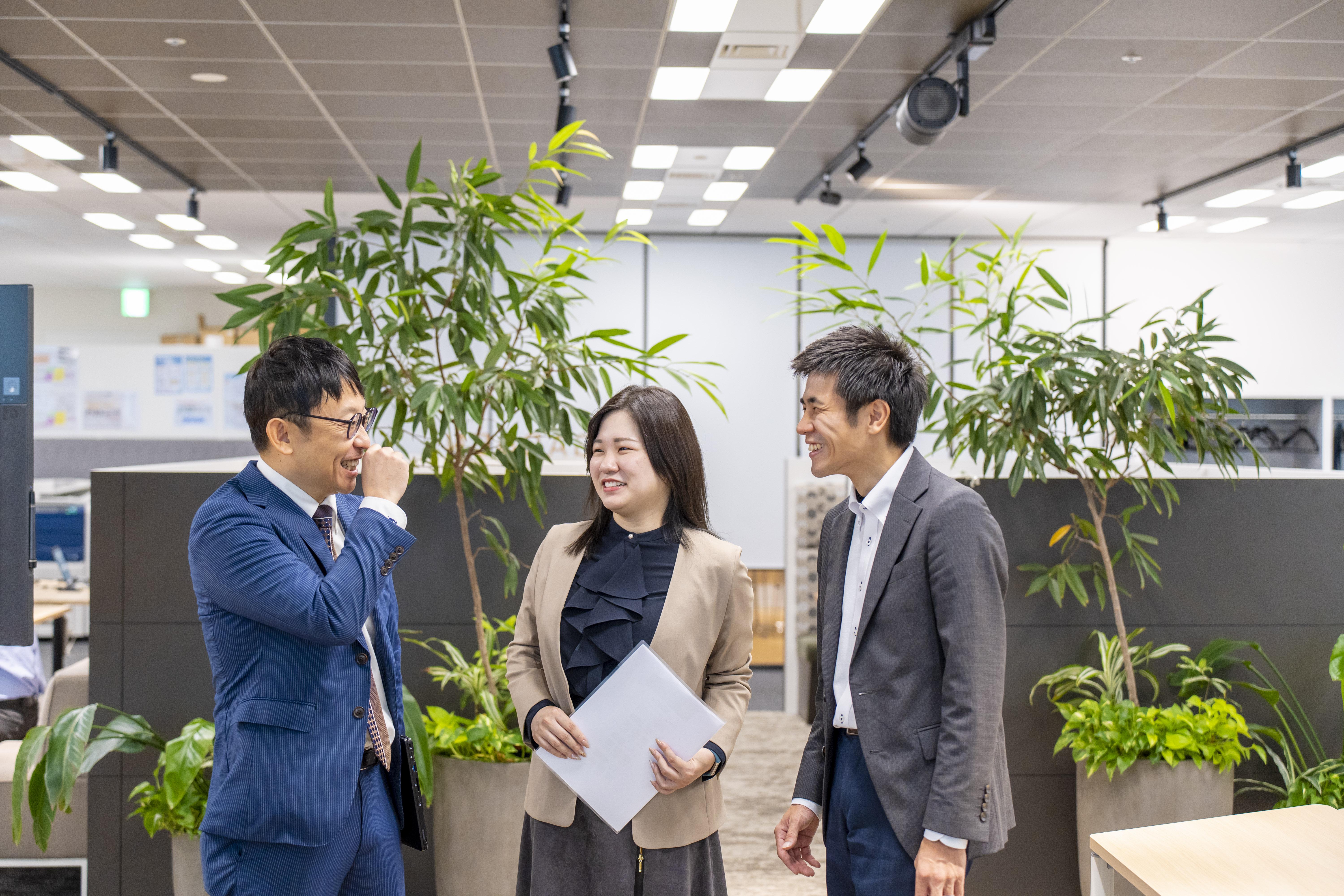 人事制度を刷新して働き方改革も進めている三菱地所ITソリューションズだが、社歴の長い会社で、しかも三菱地所グループというのも関係してか、とにかく福利厚生が手厚い。30年の歴史の中で、必要に応じてその都度色んな制度を作ってきたから、どんな人がどんな状況に陥っても、会社がサポートしてくれる福利厚生の体系ができている。