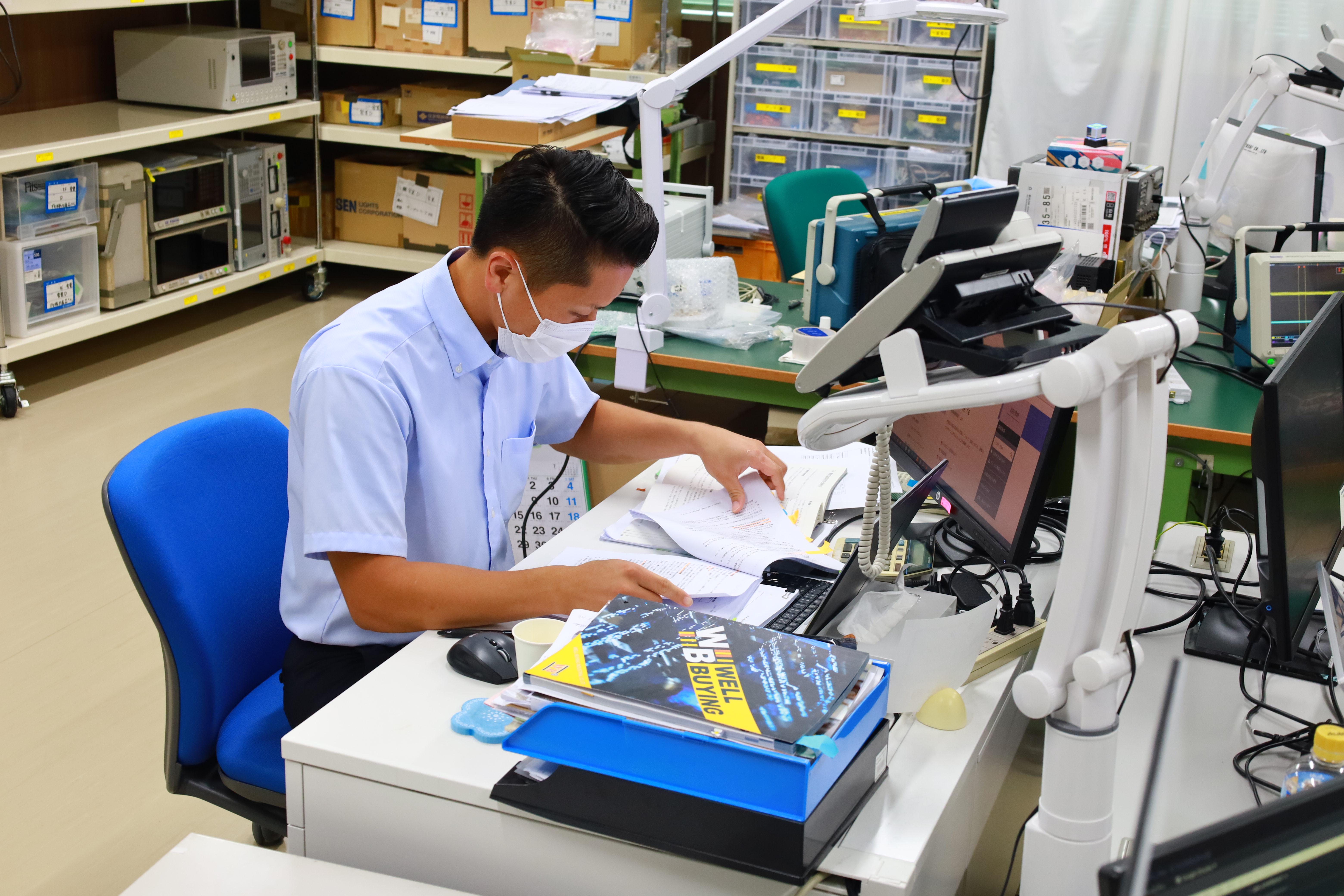 企画開発部では日々研究を重ねながら、新製品開発にいそしんでいます。