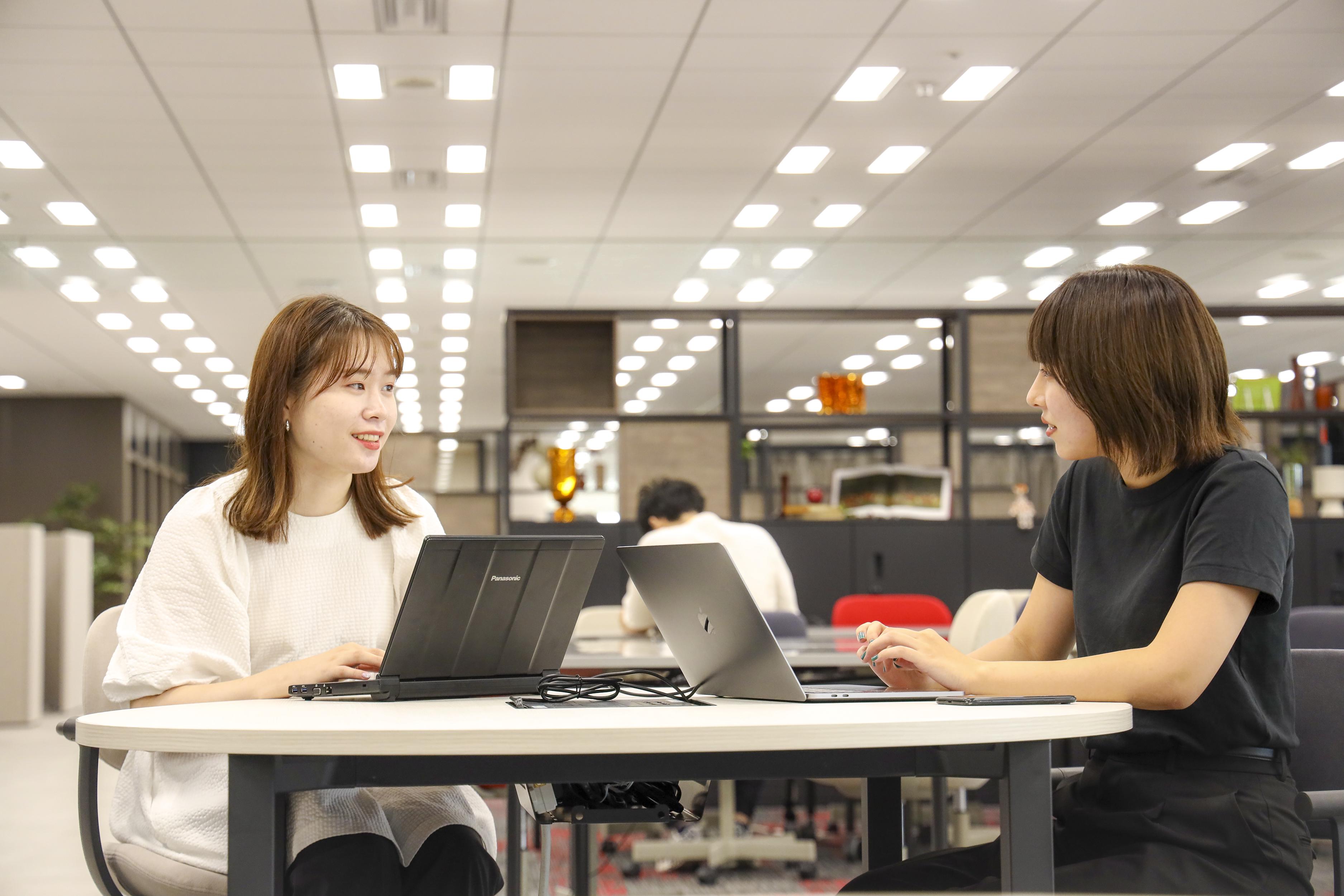 各メディアの特徴を熟知したプロフェッショナルが、大手企業の運用も多数引き受けている。