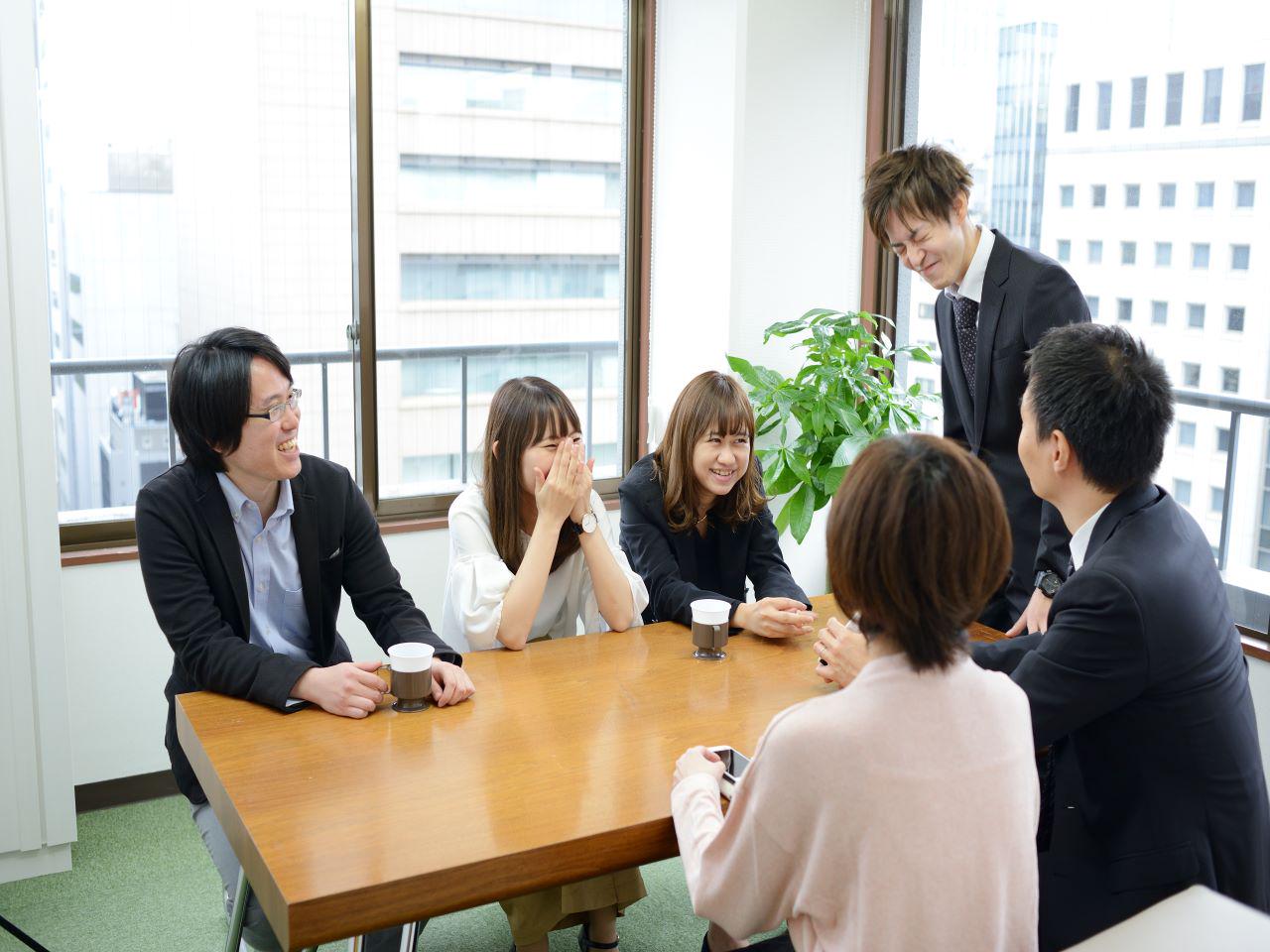 代表取締役社長をはじめとするマネジメント層が、気さくでフレンドリーなせいか、社内は明るく活気ある雰囲気だ。