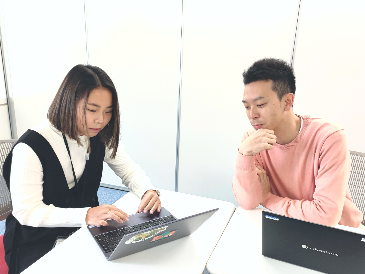 雇用形態は様々で、正社員、業務委託など、社員の事情に応じて働き方が選べるようになっています