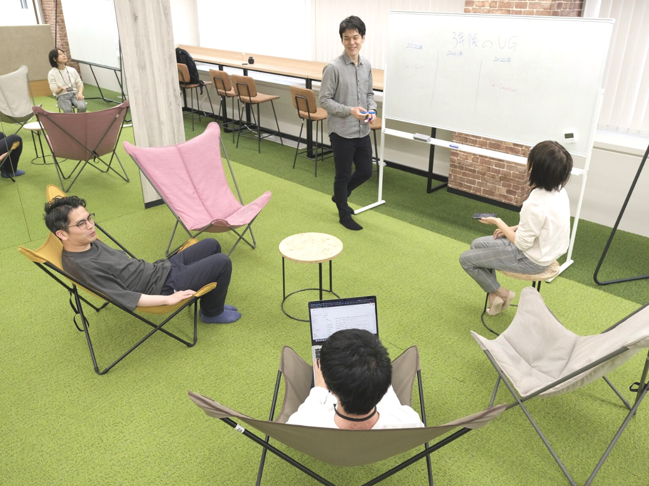 社員は、「スクラム」「ユニット」「フォーラム」という3種類のつながりで行動します