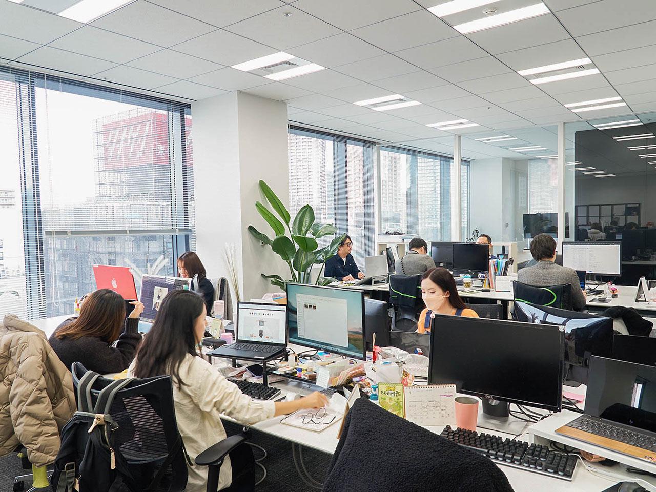 同社の主な事業内容は、海外ブランドの日本展開をトータルにサポートする「DOT JP事業」、韓国ブランドを中心とした海外アパレルアイテムを取り扱う「セレクトショップ事業」、韓国のNAVER Corp.との共同プロジェクトである古着専門アプリ『Vintage City』を運営する「アプリ運営事業」というもの。