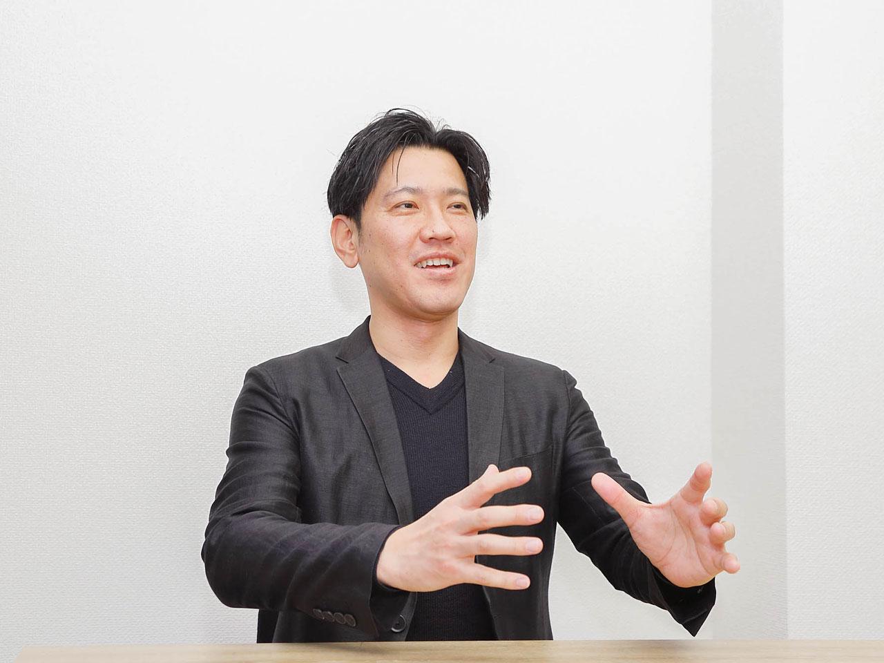 同社のプロジェクトはフルリモート、ハイブリッド（リモート+出社）、出社の割合が3：3：3。この状況下で、プロジェクトとエンジニアのエンゲージメントを高めるよう対話を深めながら、エンジニアの成長機会を作り続けている。