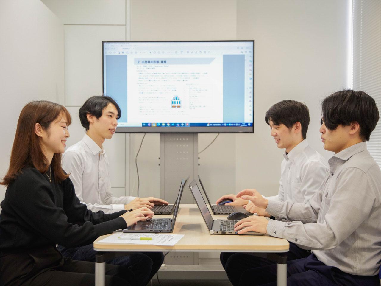 同社は、東芝テックとは無関係にコンペに参加し、大規模ビル全館のネットワーク、セキュリティー構築を受注した事例等もある。得意の流通領域で事業を創造すると共に、流通以外の領域へと事業を広げていく。