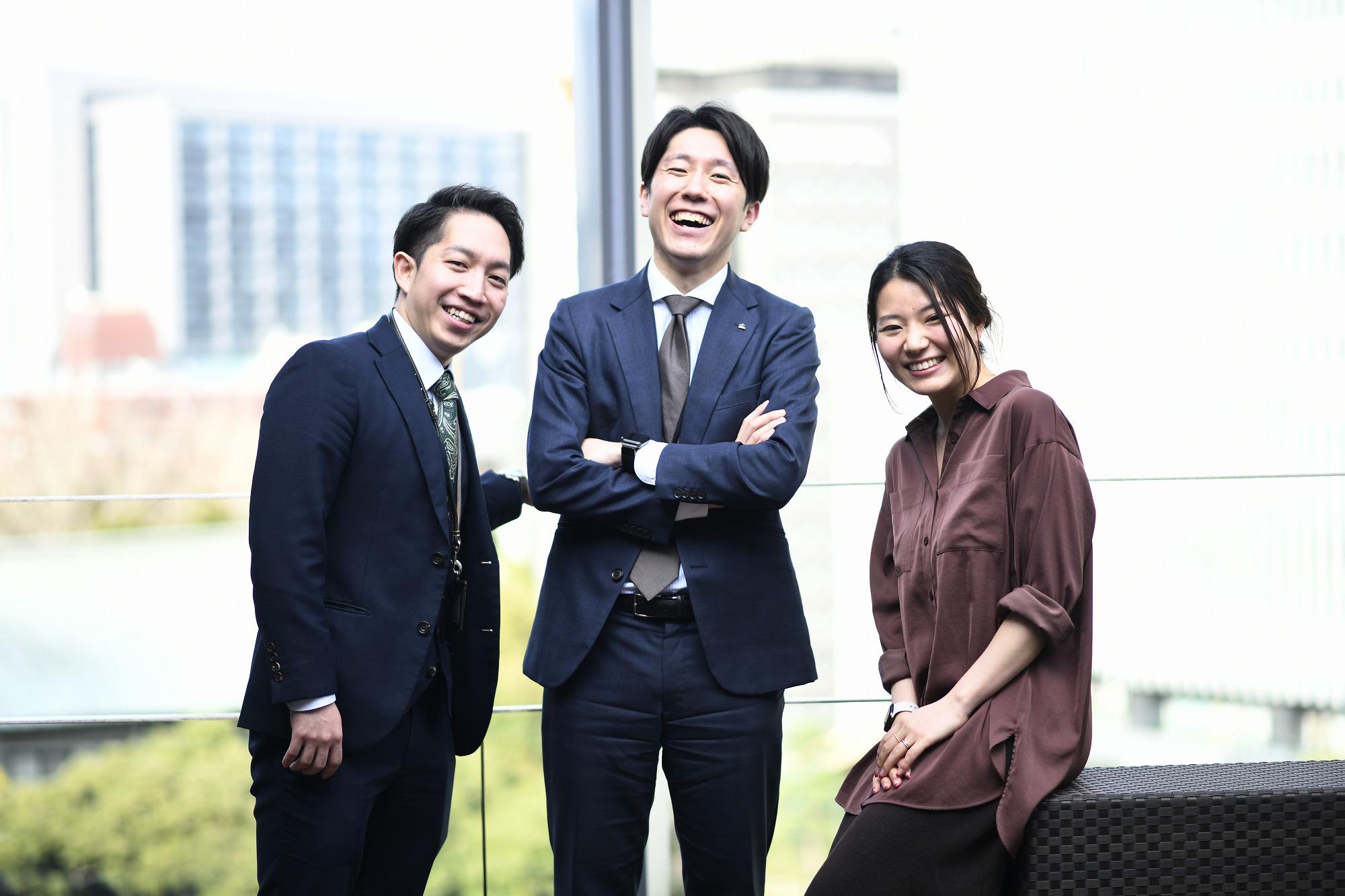 社内は、働きやすさを追及する数々の制度も充実している。
各種研修や表彰制度、スコレー研修という海外に行くための特別休暇も。