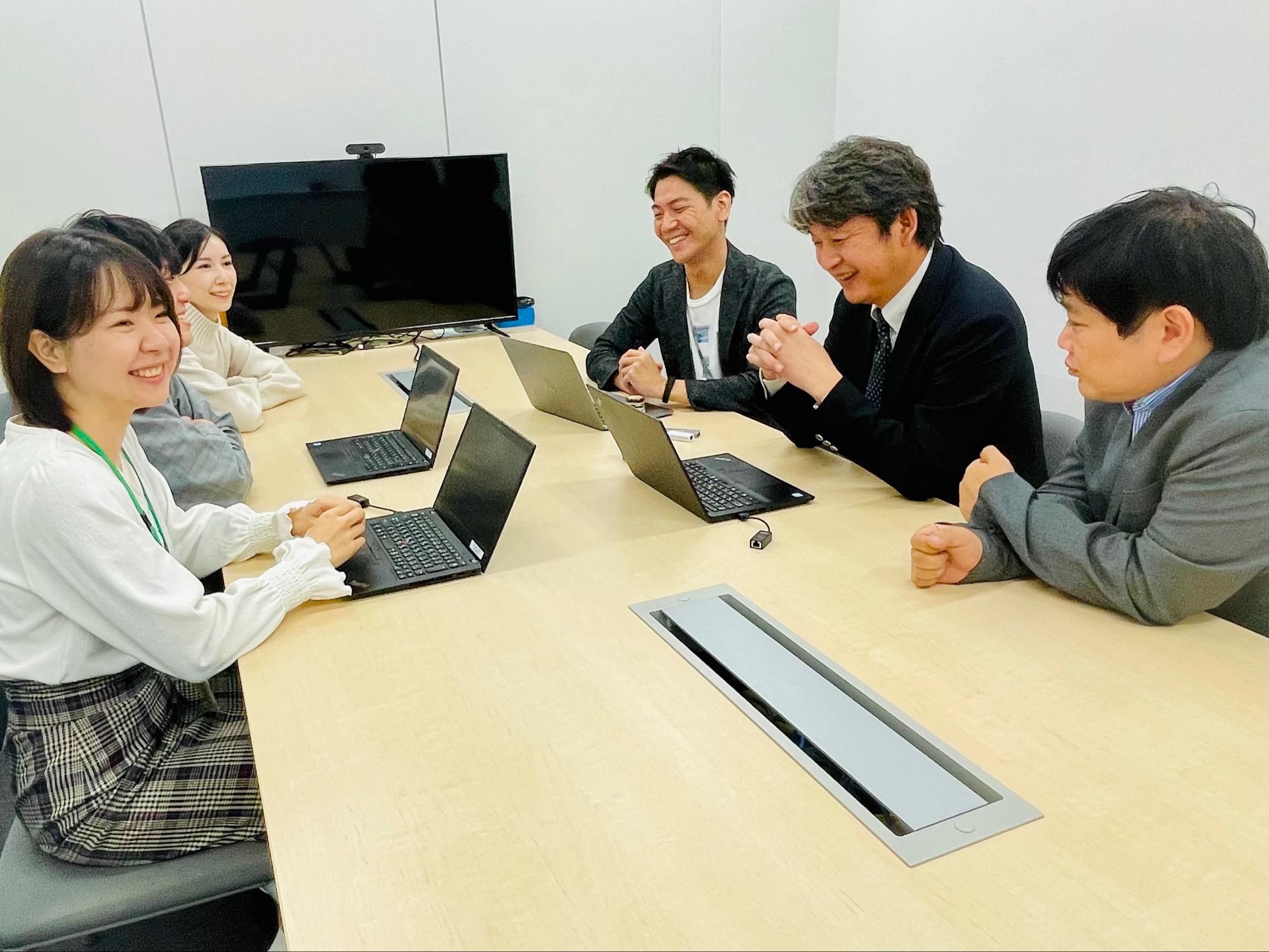 プロダクトとして、インターネット対応精算機・遠隔管理システムやナンバー認識システム『ロックレス』、サービスとしては、ポイント還元や一括精算、駐車場の地図検索等ができるオープンネットワークのプラットフォーム『QT-net』等を提供。