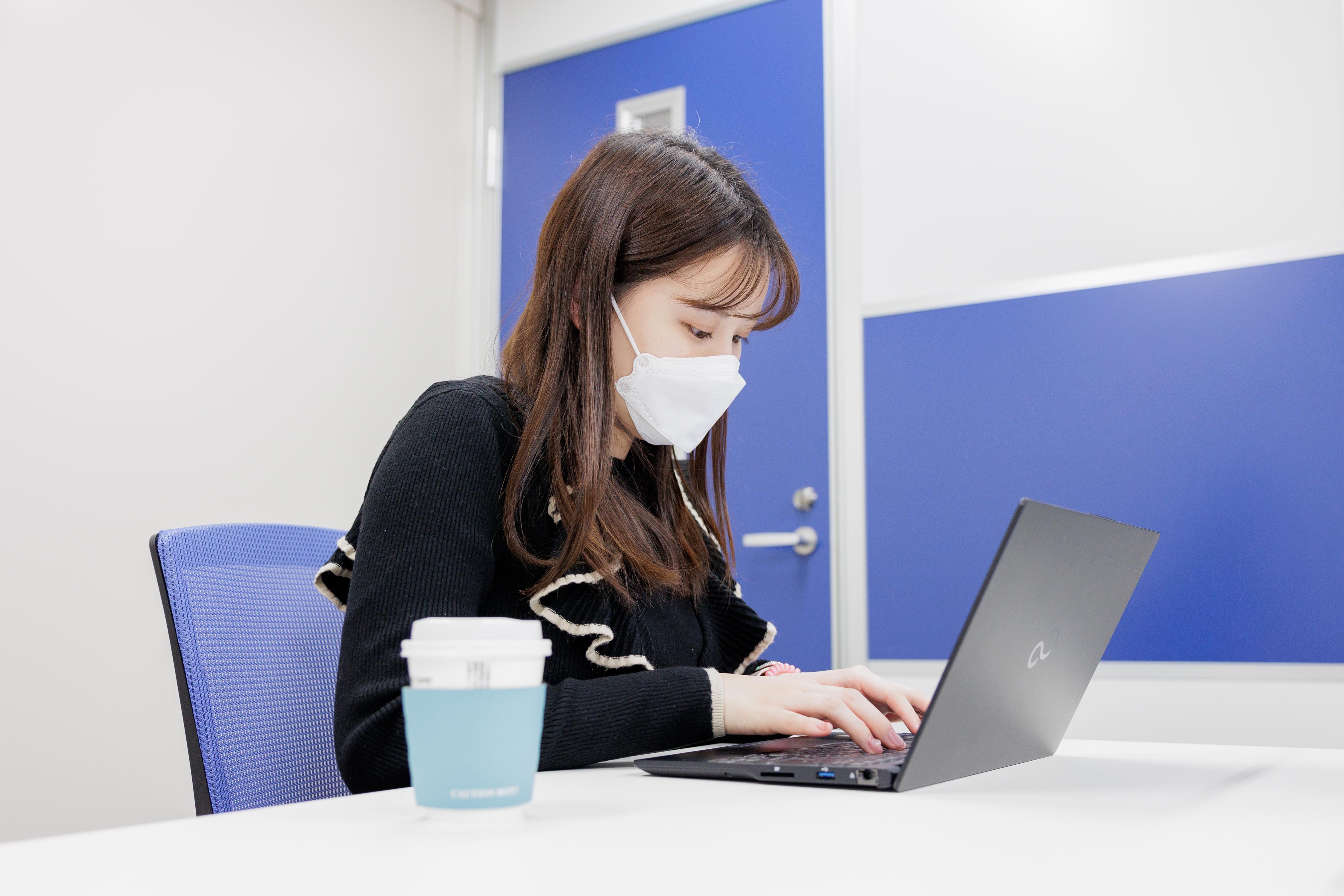 業務運営で力を入れているのは、効率的に働いて定時帰宅を目指すこと。