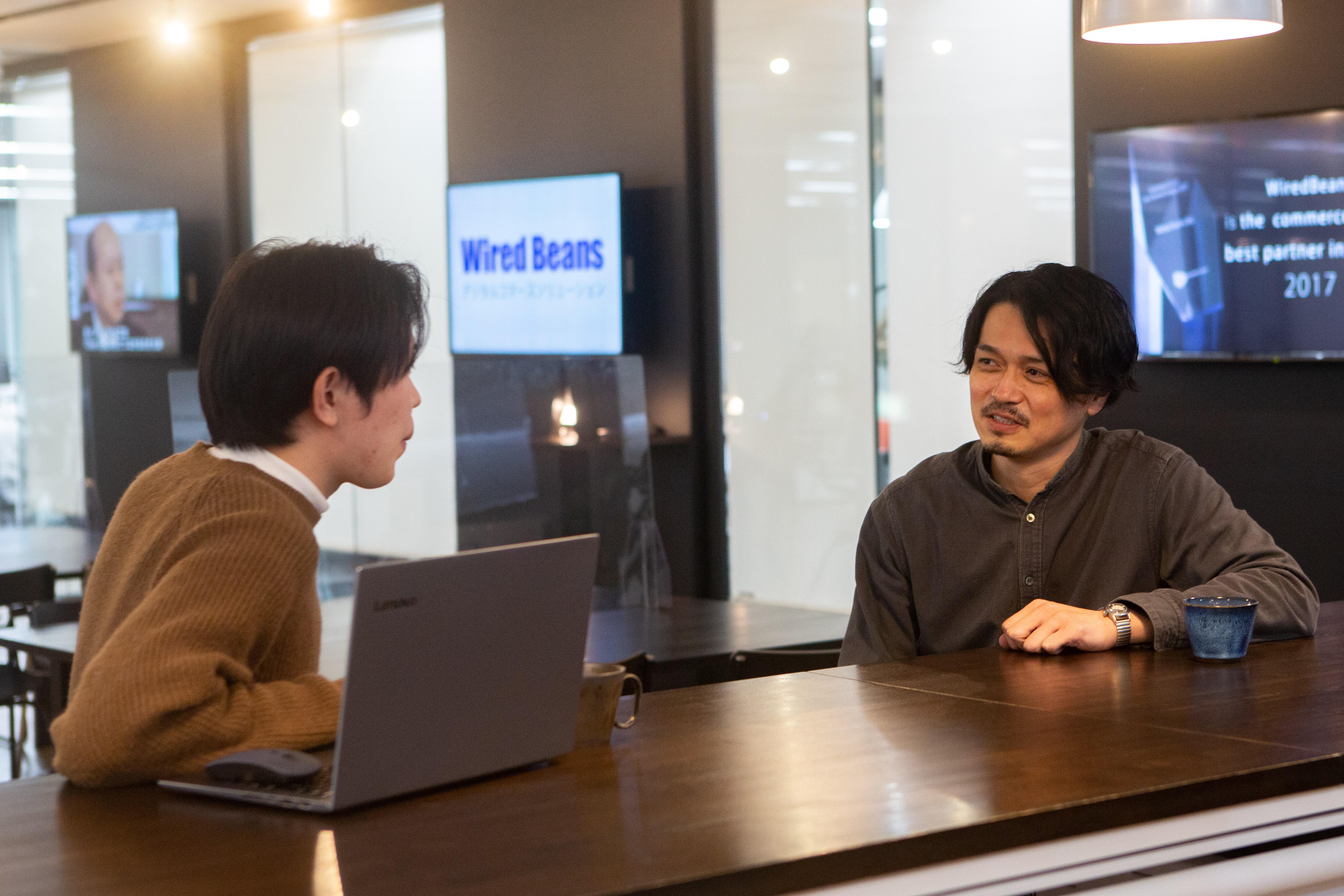 カフェスペースでお仕事