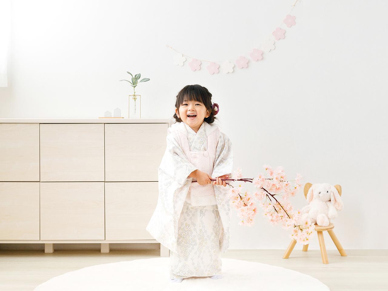 Web制作会社として全ての工程を一貫社内で行うべく、社内スタジオをはじめとした、本格的な撮影機材・撮影環境を整えています。