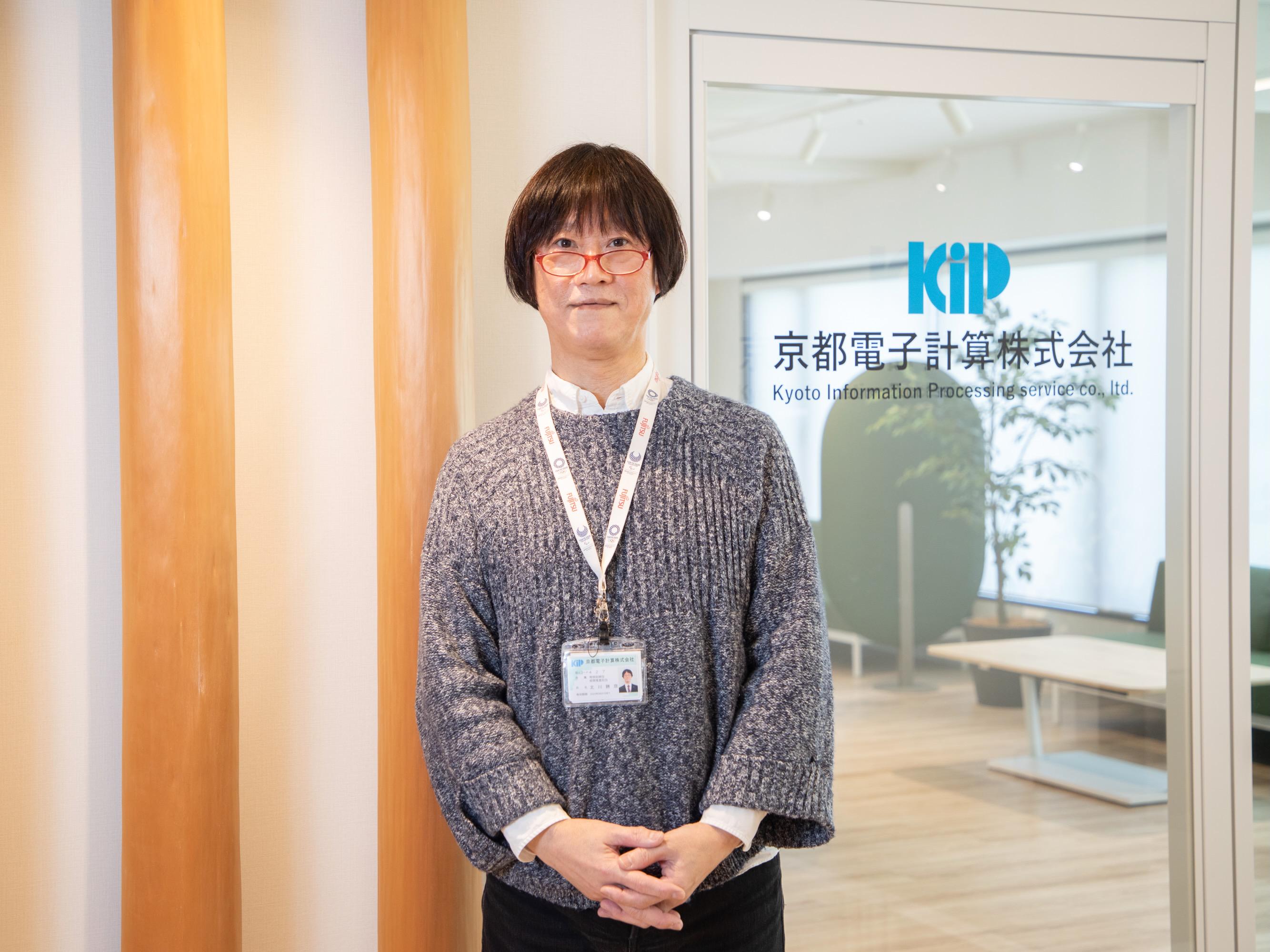 同社は、全国の地方自治体と大学に特化したパッケージシステムの開発をメインに事業展開するシステム開発会社だ。1964年に設立されて以来、地元京都に根付いた情報処理サービス企業として安定経営を続けてきた。