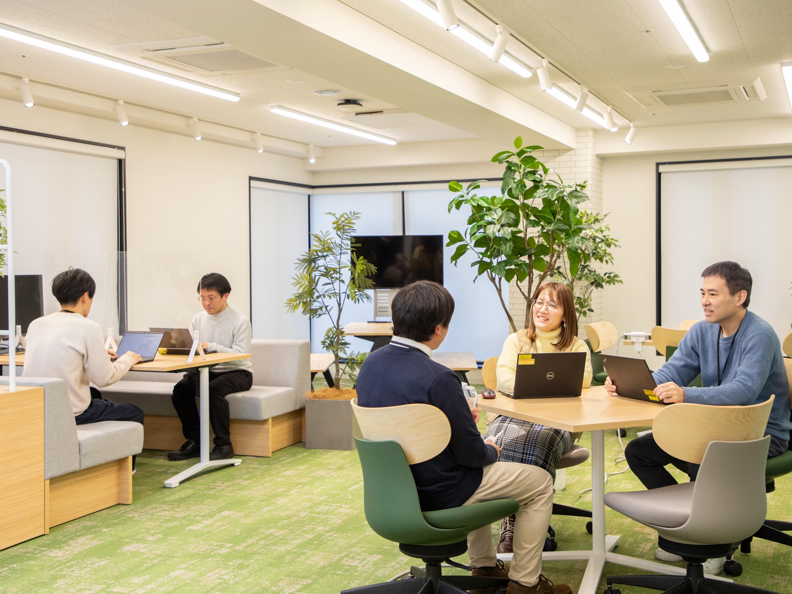 経営基盤の安定性を背景にしたアットホームな雰囲気が魅力の会社だが、時代の変化に合わせ、新しいことに積極的にチャレンジする社風の醸成を図ってきた。