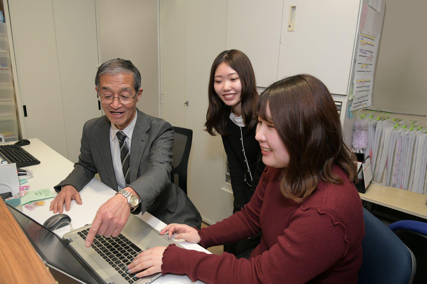 非対面の学びの場として、新しい未来を創る仕事です。大きなやりがいを感じられます。