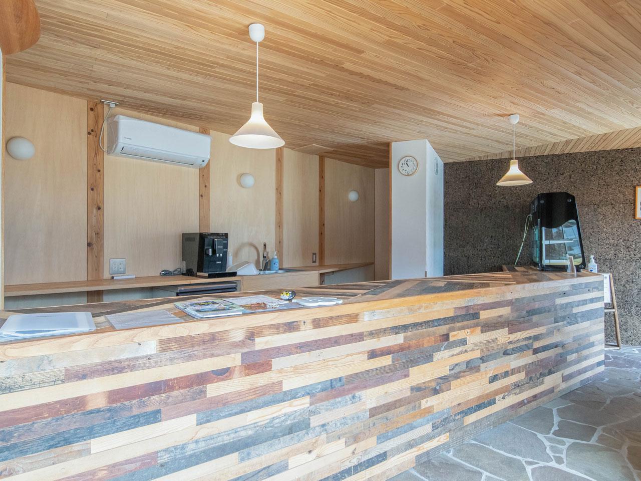 2021年には、シャッター温泉街となっている湯之元に、誰でも無料で利用できるシェアカフェをオープンした。街の老舗店が新しいチャレンジとして出店するなど、地元住民にも好評だ。