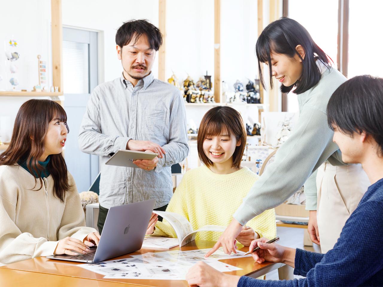 現代節句をテーマに、時代に合わせた新しい節句シーンを見据える会社として、毎年新商品の企画・プロモーションをおこなっています。