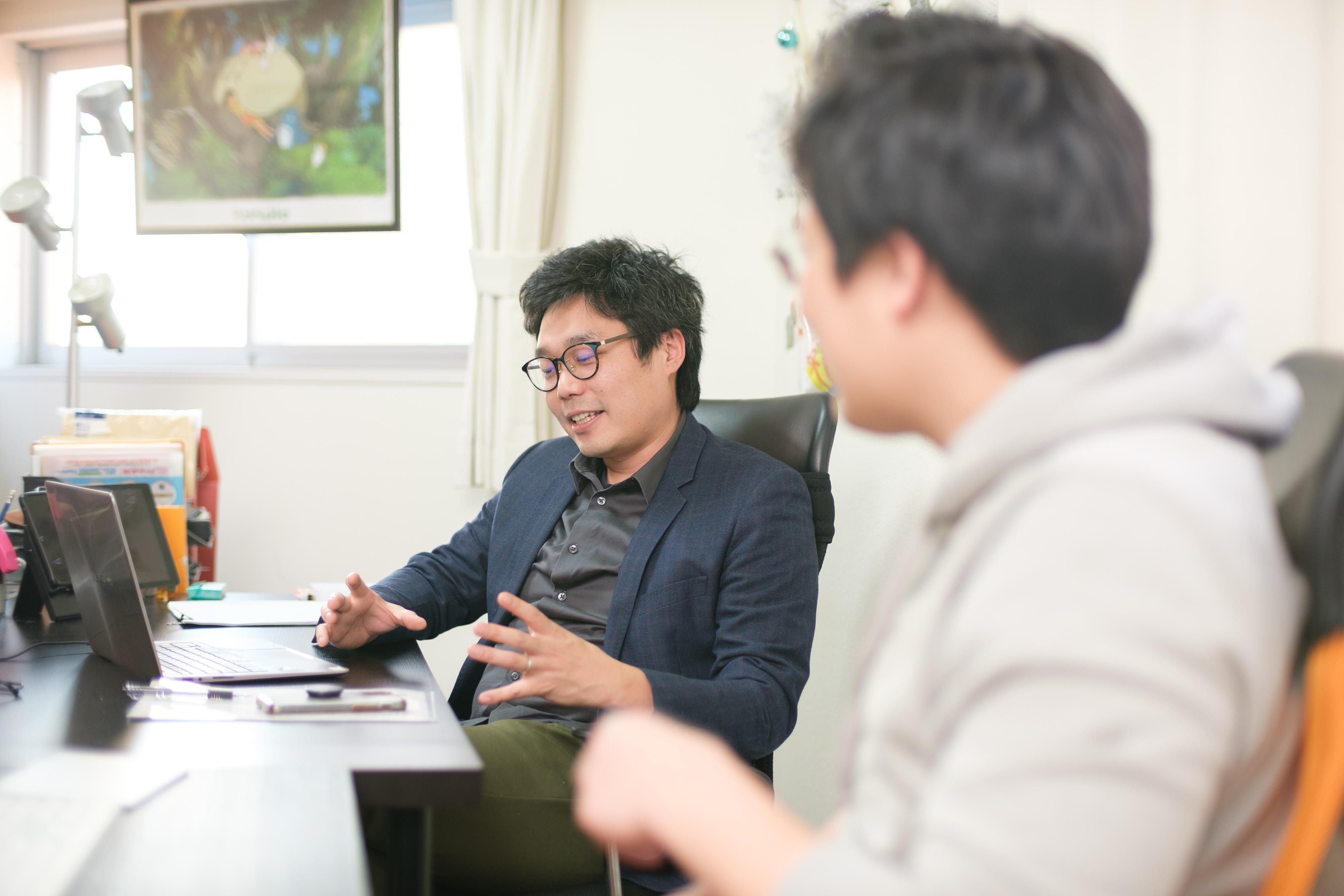 業務では効率を重視しているため、スピード感は非常に速い。また、ムリ・ムダなく仕事を進めることを目指しているため、残業は極力控える風土が徹底している。