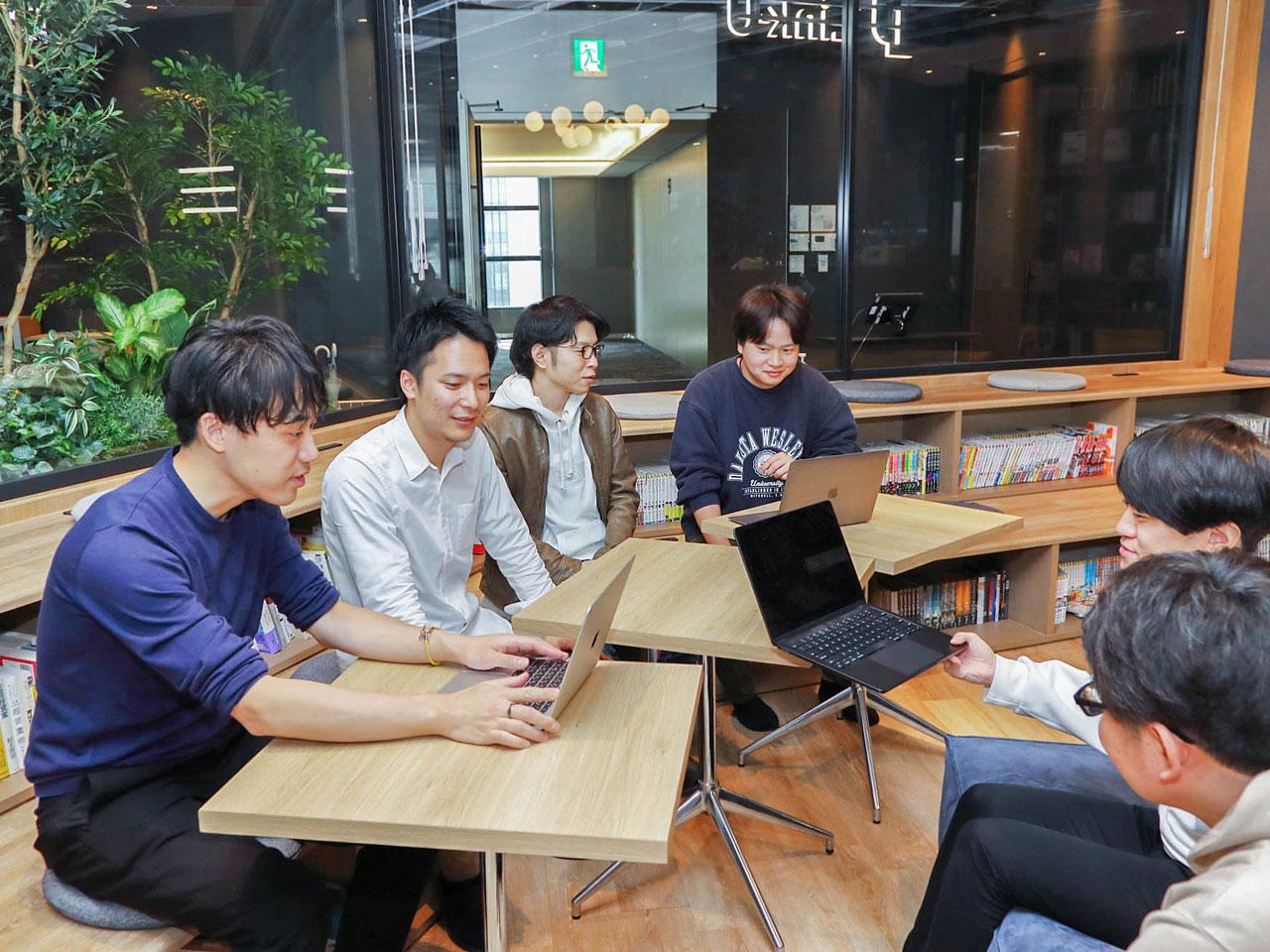 DX支援を幅広い業界で手掛ける同社。ビジネスパートナーだった水谷亮氏と松原裕樹氏が立ち上げた、株式会社Link-Uのグループ企業だ。