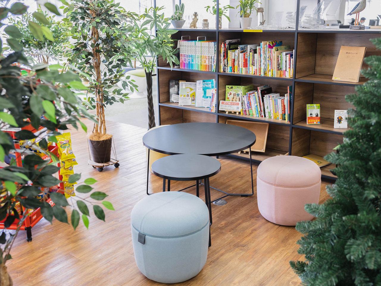 小学校・中学校向けの国語、算数・数学、理科、社会、英語という主要5教科、および書写、音楽、道徳の各科目を提供している。