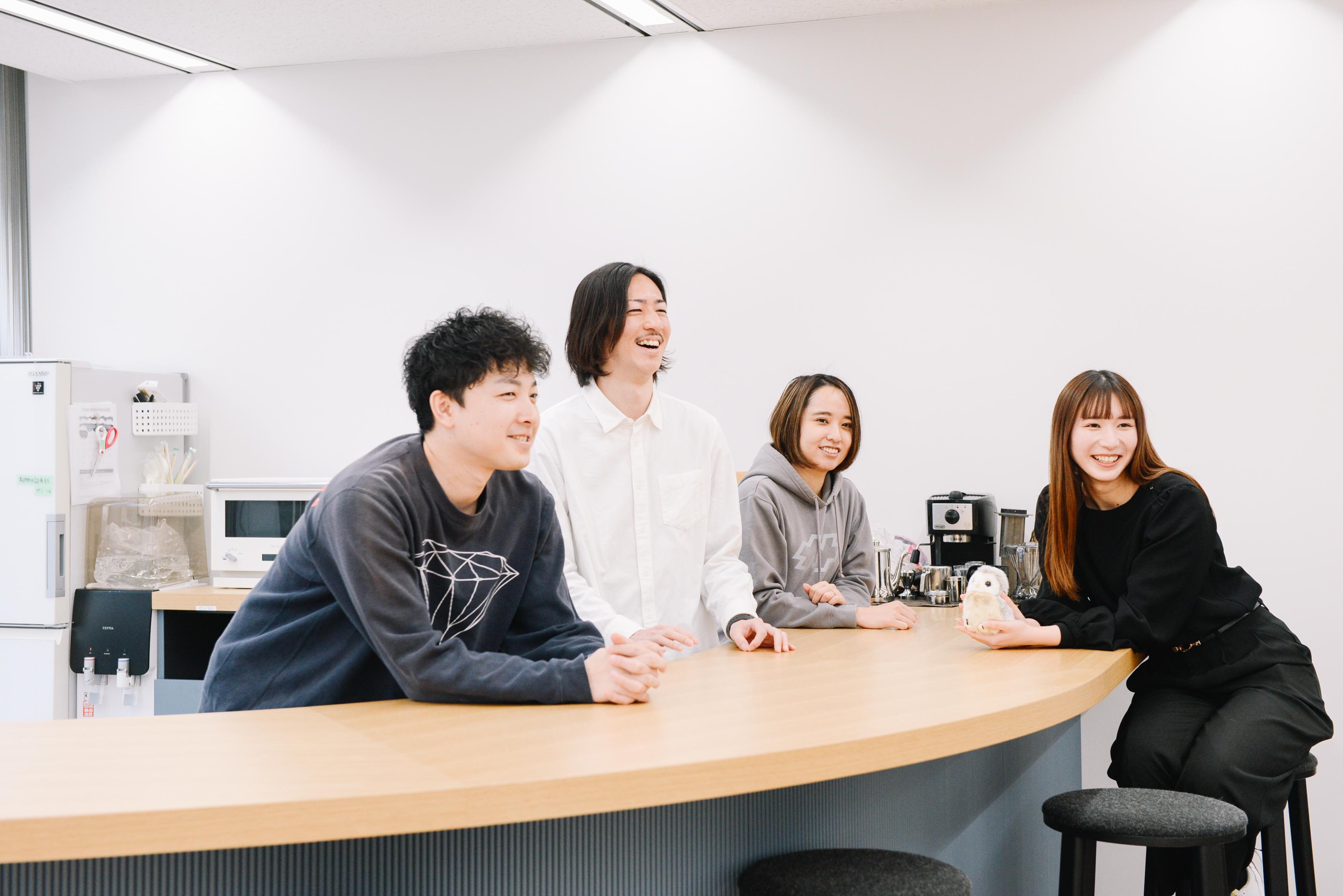 役職や担当業務の垣根を超え、フラットに意見を交わせる風通しの良い風土。