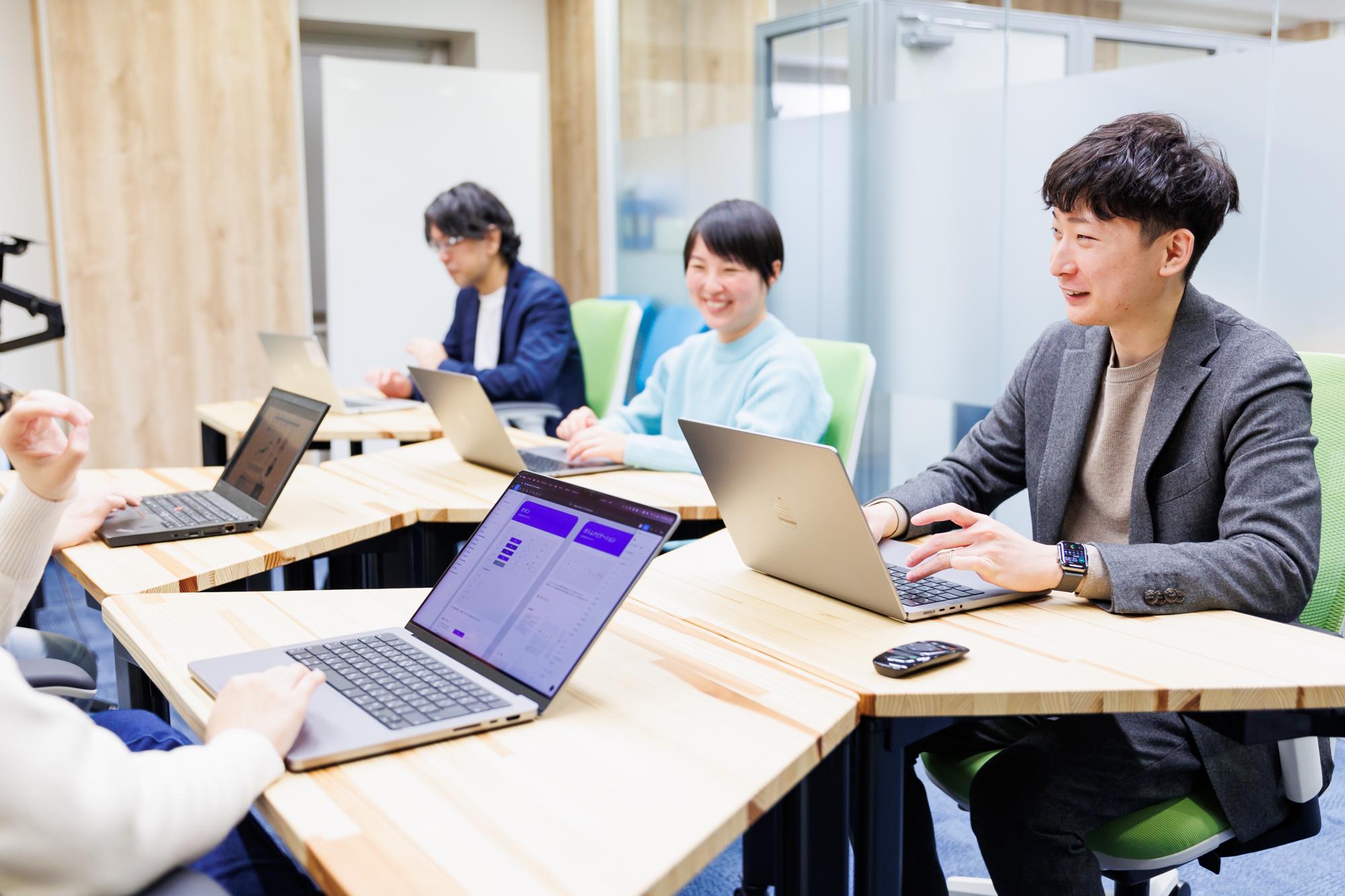 社員同士仲の良いアットホームさもあるため、心地いい落ち着きが感じられる。