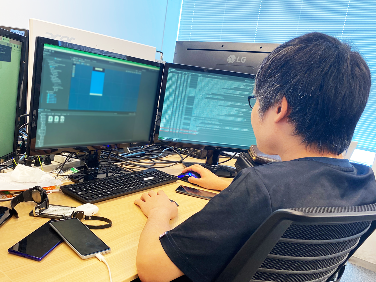 音楽を聴きながら、お菓子を食べながら等、リラックスして仕事をすることが可能。