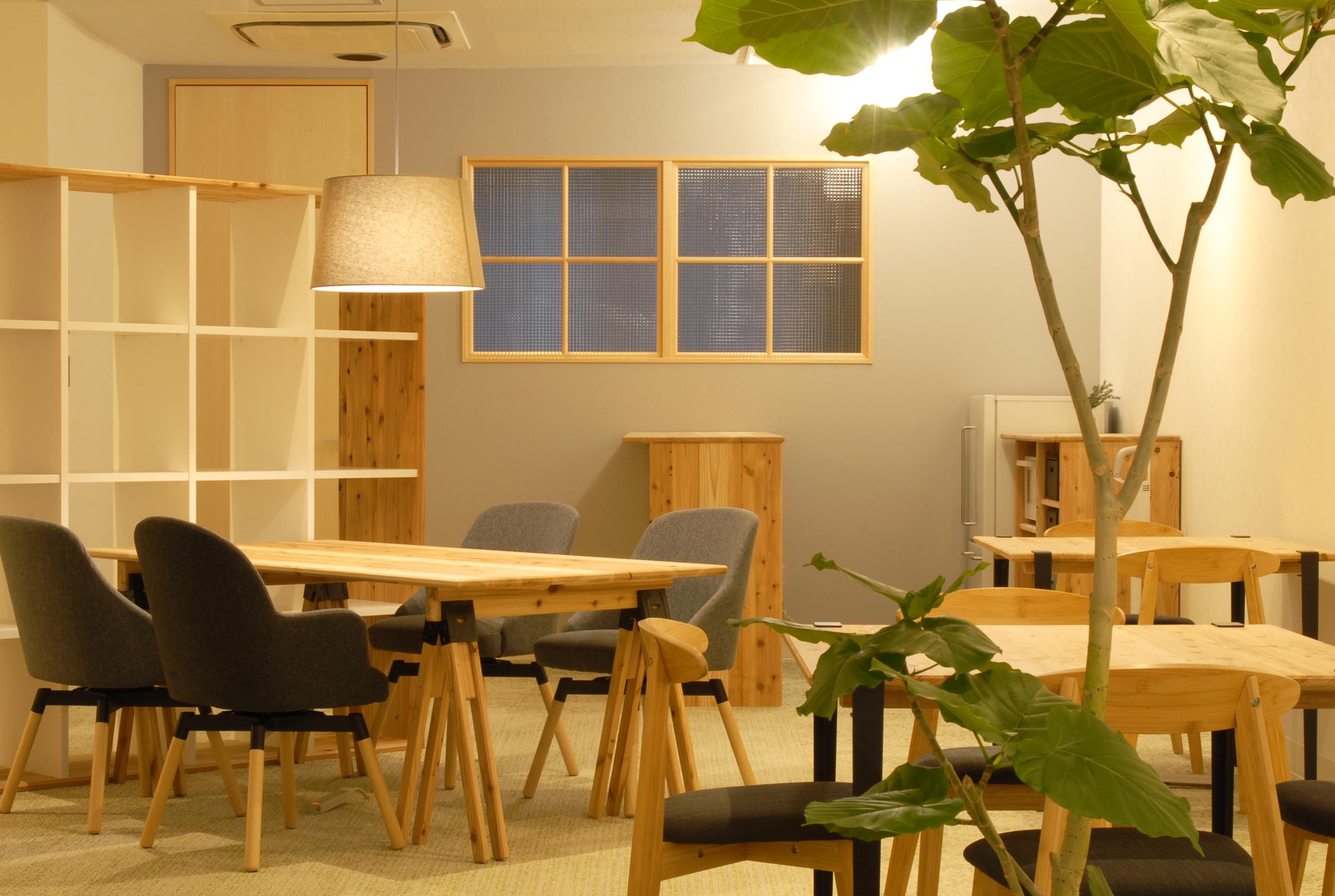 宮崎支社◎
自然素材を取り入れたオフィスは、社員の心理的安全性や働きやすさを高め、企業文化を体現する空間設計として機能しております！