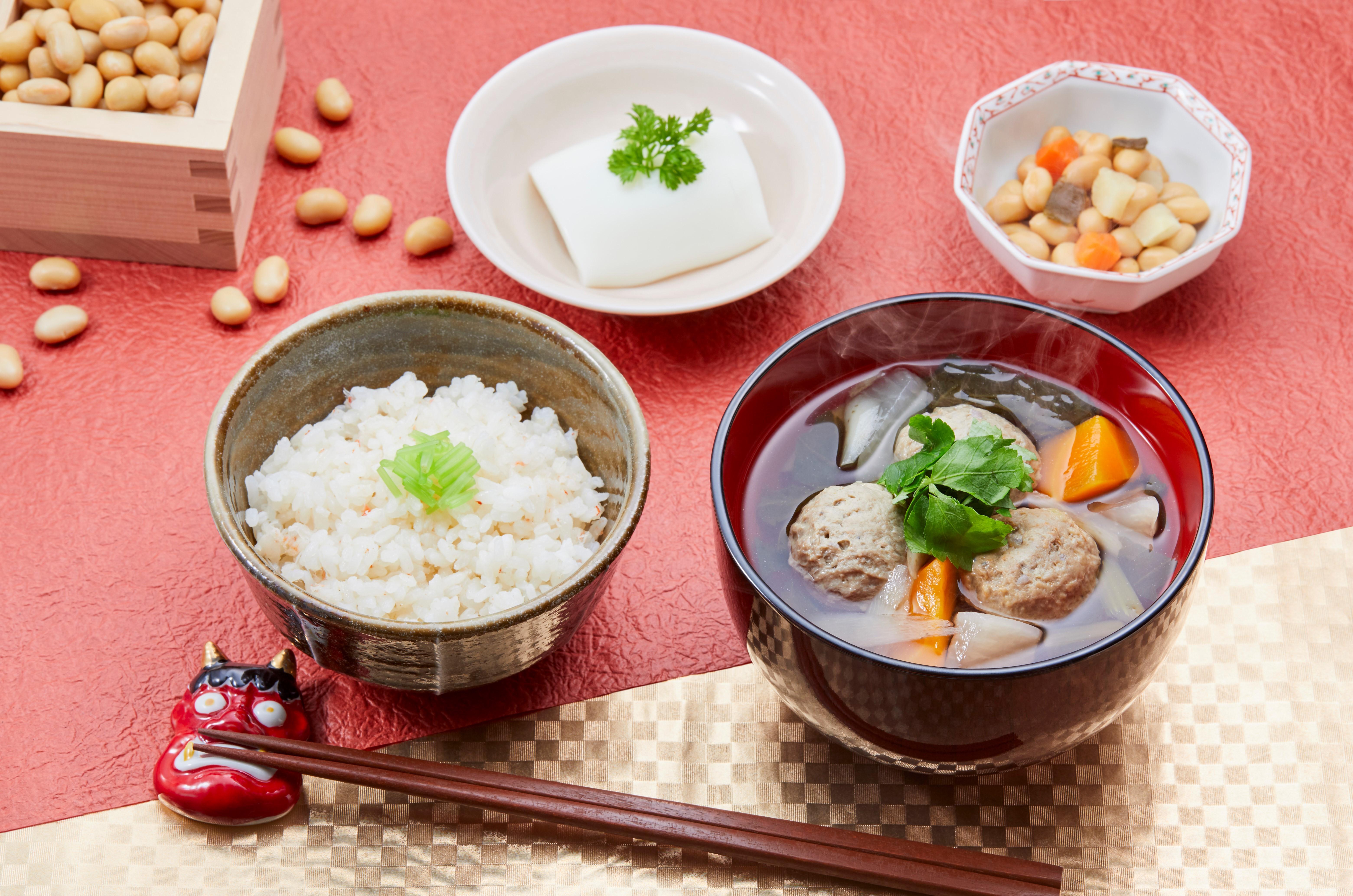 出汁をきかせた独自レシピにより実現
「高齢者の方に健康的な食事をお届けし、かつ食事の美味しさや味わいも犠牲にしたくない」とクックデリでは考え、この相反するものの両立に取り組みました。その結果、さまざまな料理に合うさまざまな出汁の調合の独自レシピ開発に成功しました。