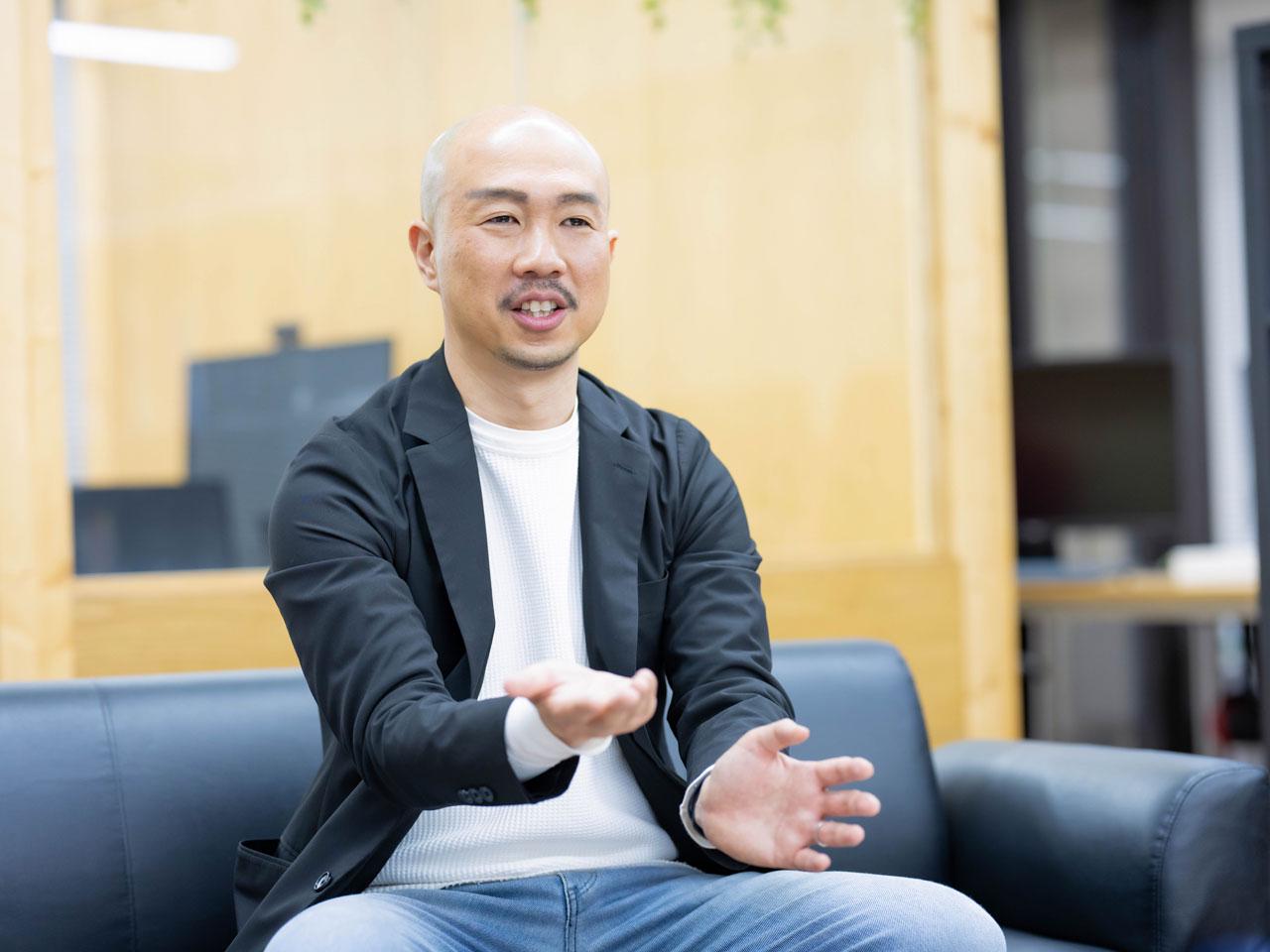 同社の事業の特徴となっているのが、開発を担当するエンジニアがフルリモートの業務環境で稼働していること、受託開発を事業の軸としていること、そして「ラボ型開発」というチーム体制での案件対応を行っていることだ。