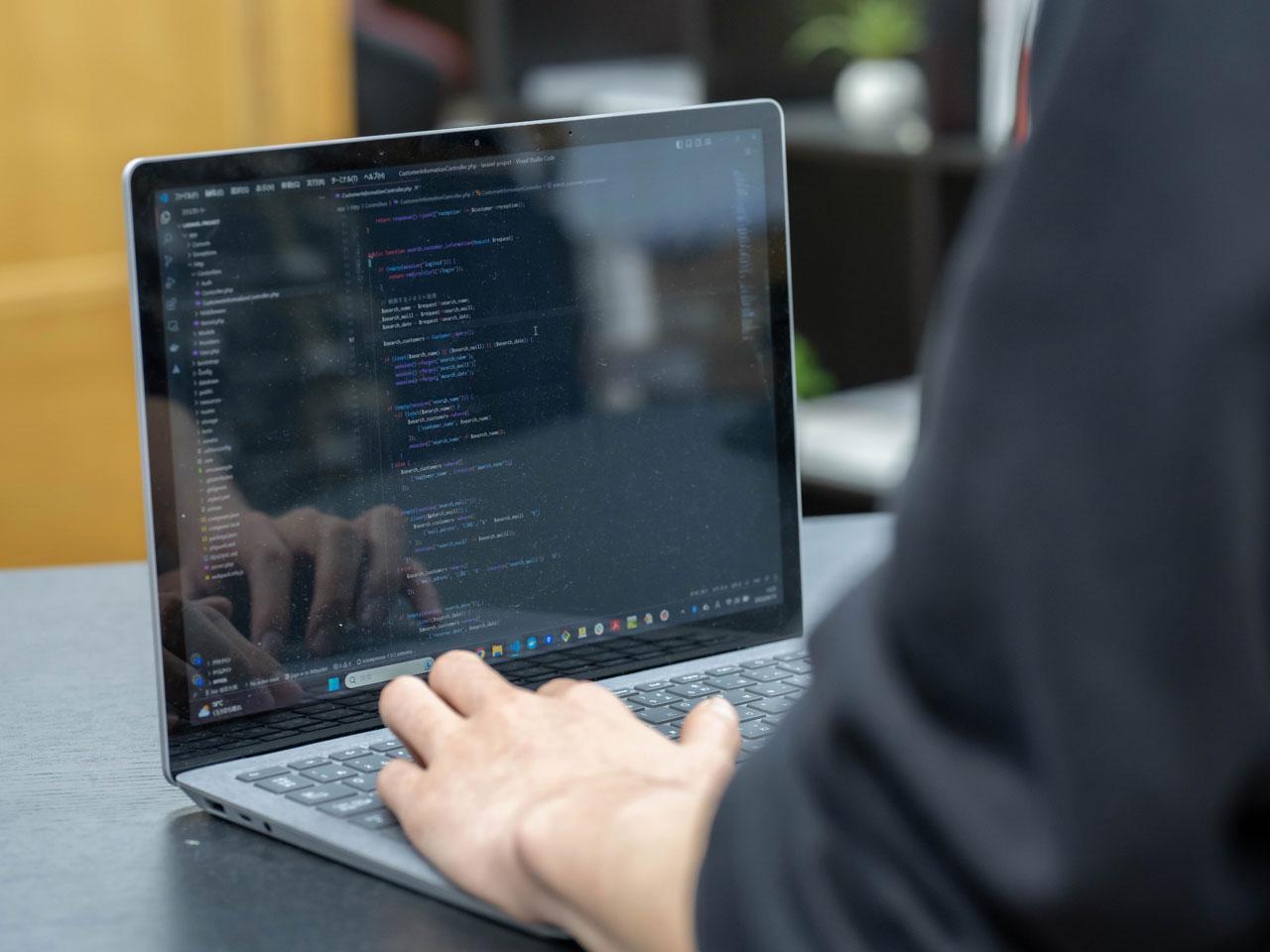 PHPによるWebサービス、アプリケーションの受託開発事業を展開し、2016年の設立以来、飛躍的な成長を遂げているシステム開発企業の同社。