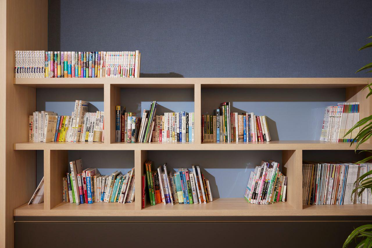 2025年1月時点の従業員数は約573名で、平均年齢は31.8歳。男女比は約56：44。