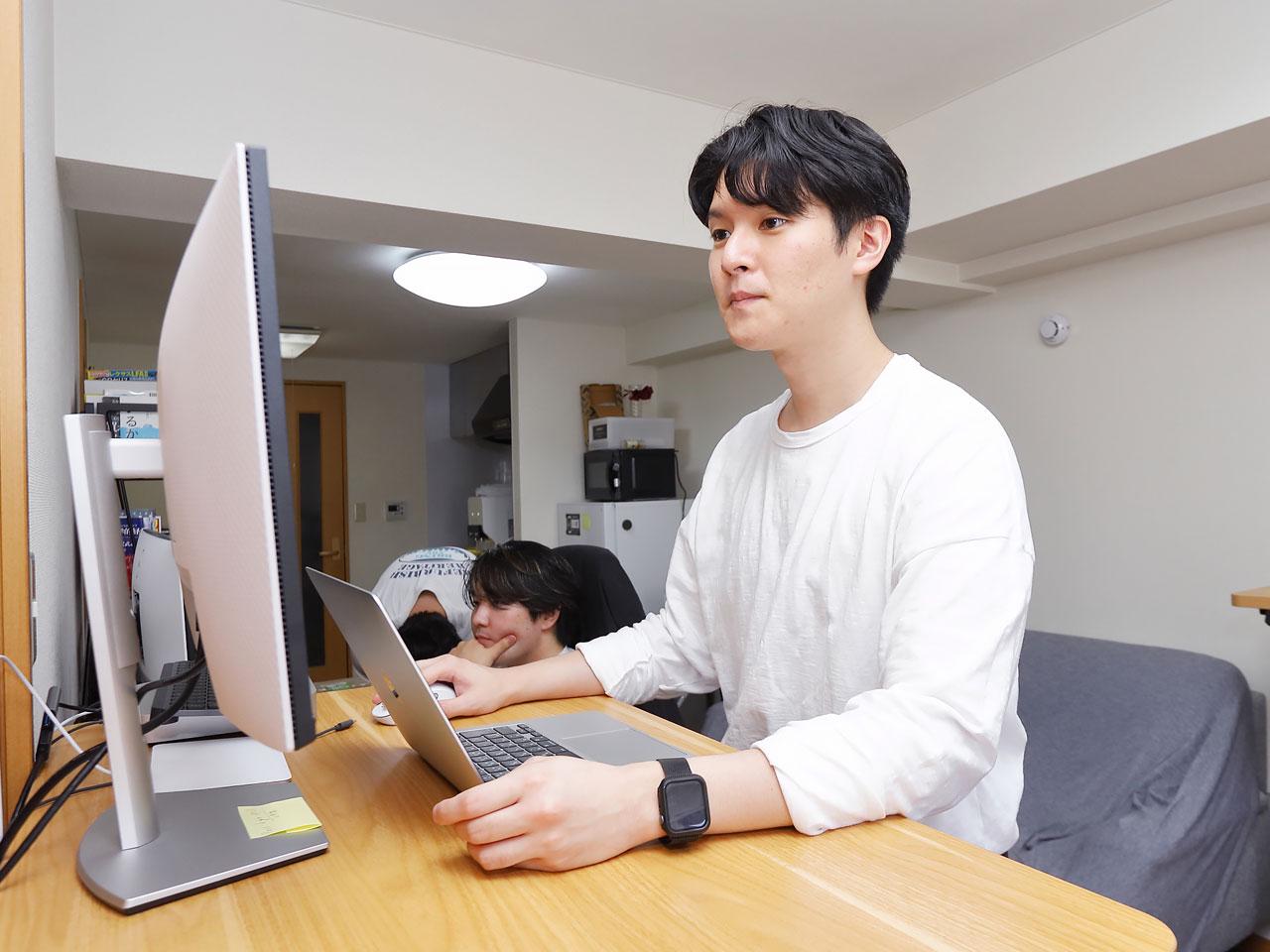 動画をクリエイトする技だけでなく、成功報酬型ビジネスと月額固定型ビジネスのハイブリッドでバランスを図る。