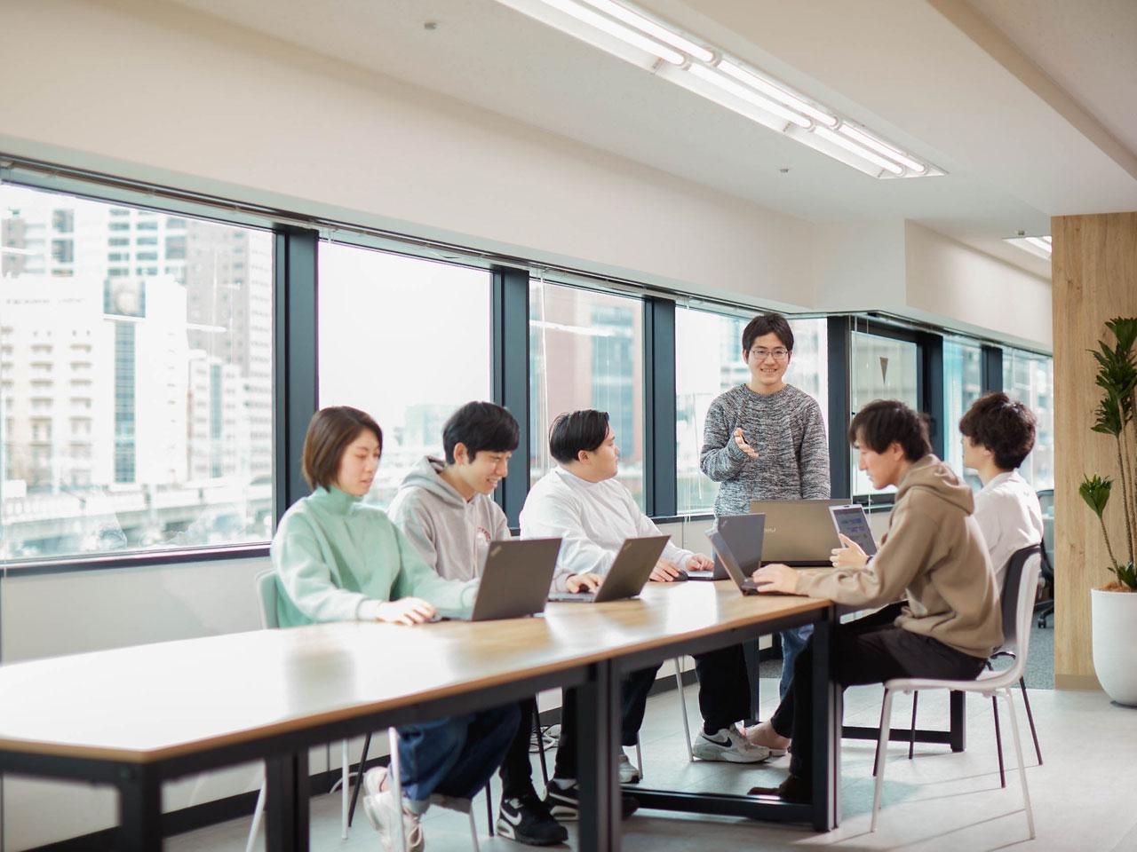 ERPソリューション事業はインフォアジャパン社とパートナー契約を締結し、業界特化型ERPパッケージ『SyteLine』の導入支援サービスを提供する。