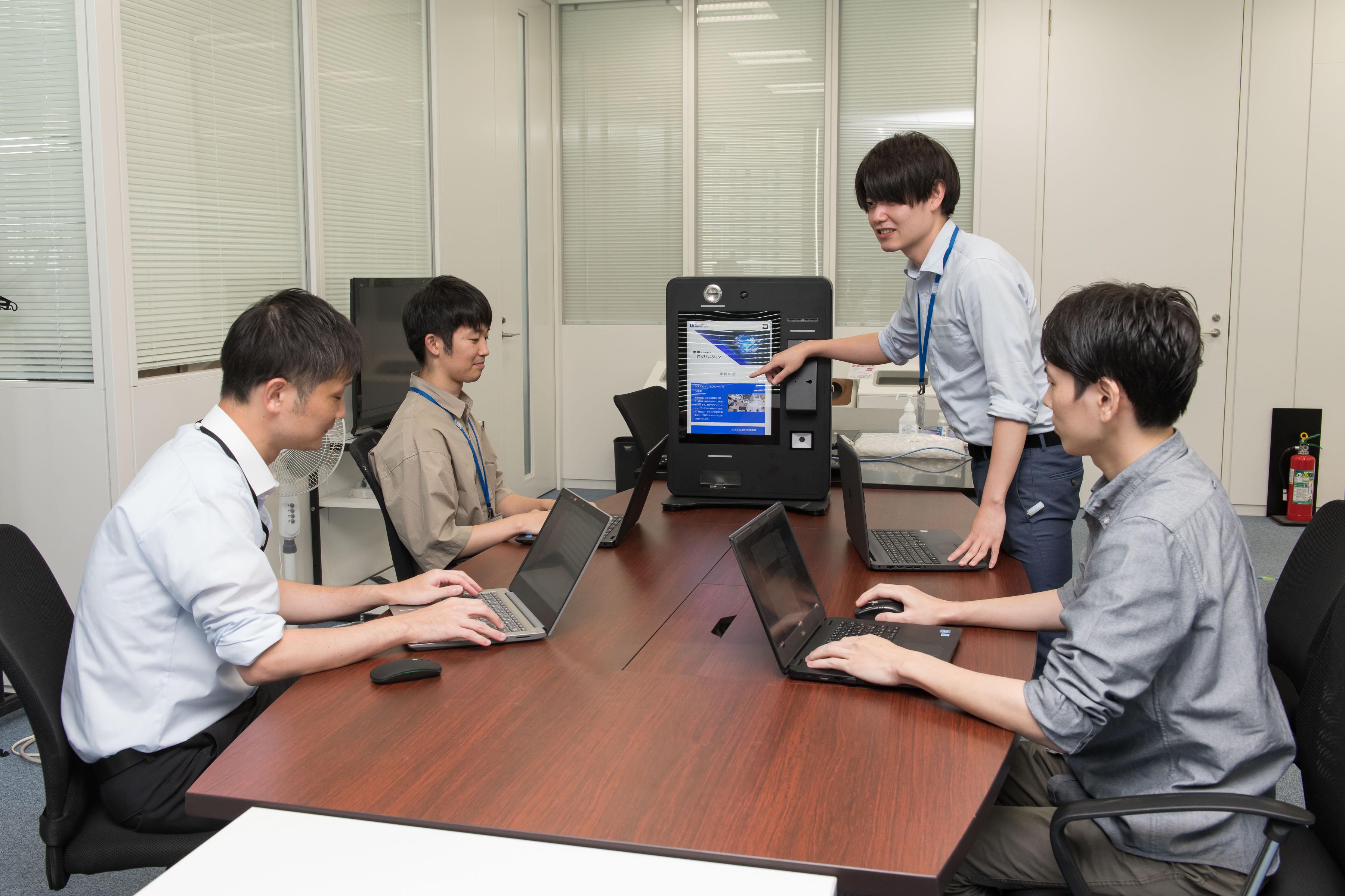 グループ会社内での異動経験がある人材もいて、受託開発であっても気心の知れた仲間と共に仕事を進めていけることが魅力だ。