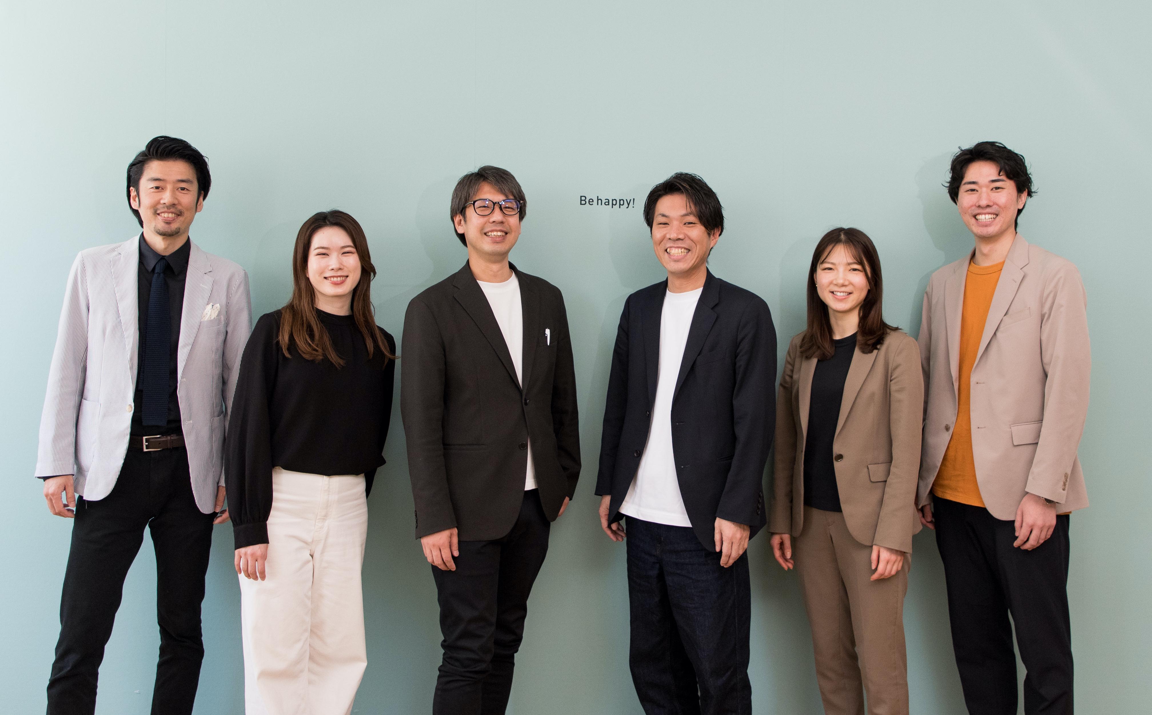 明るく開放的な雰囲気の福岡オフィス。フリーアドレス制を採用している。