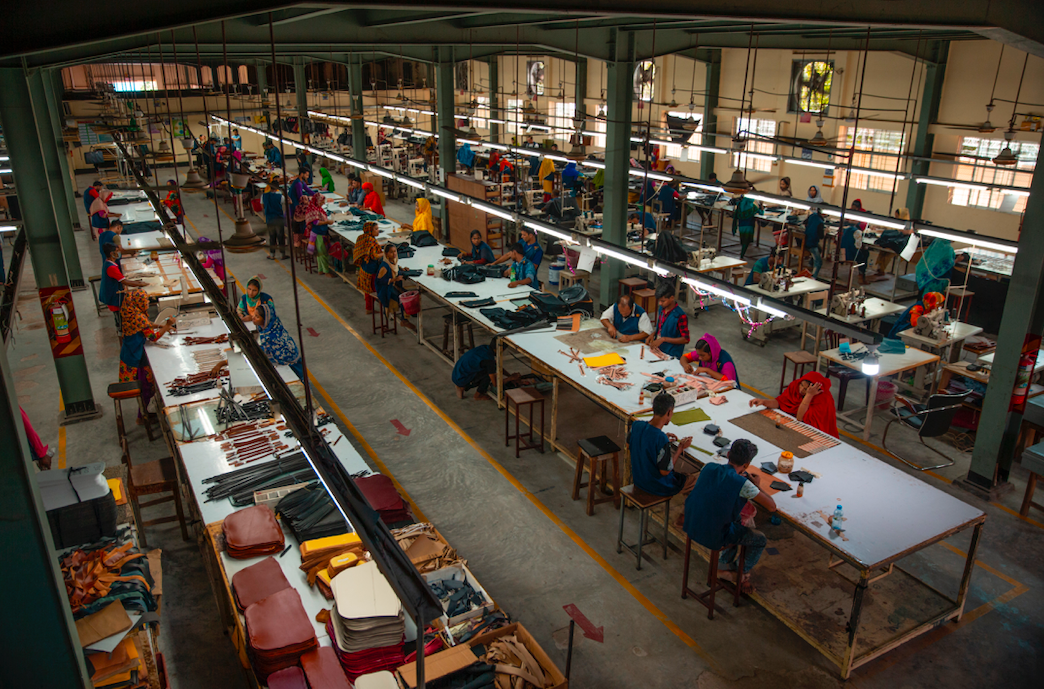 バングラデシュの自社工場。500名以上を直接雇用している。