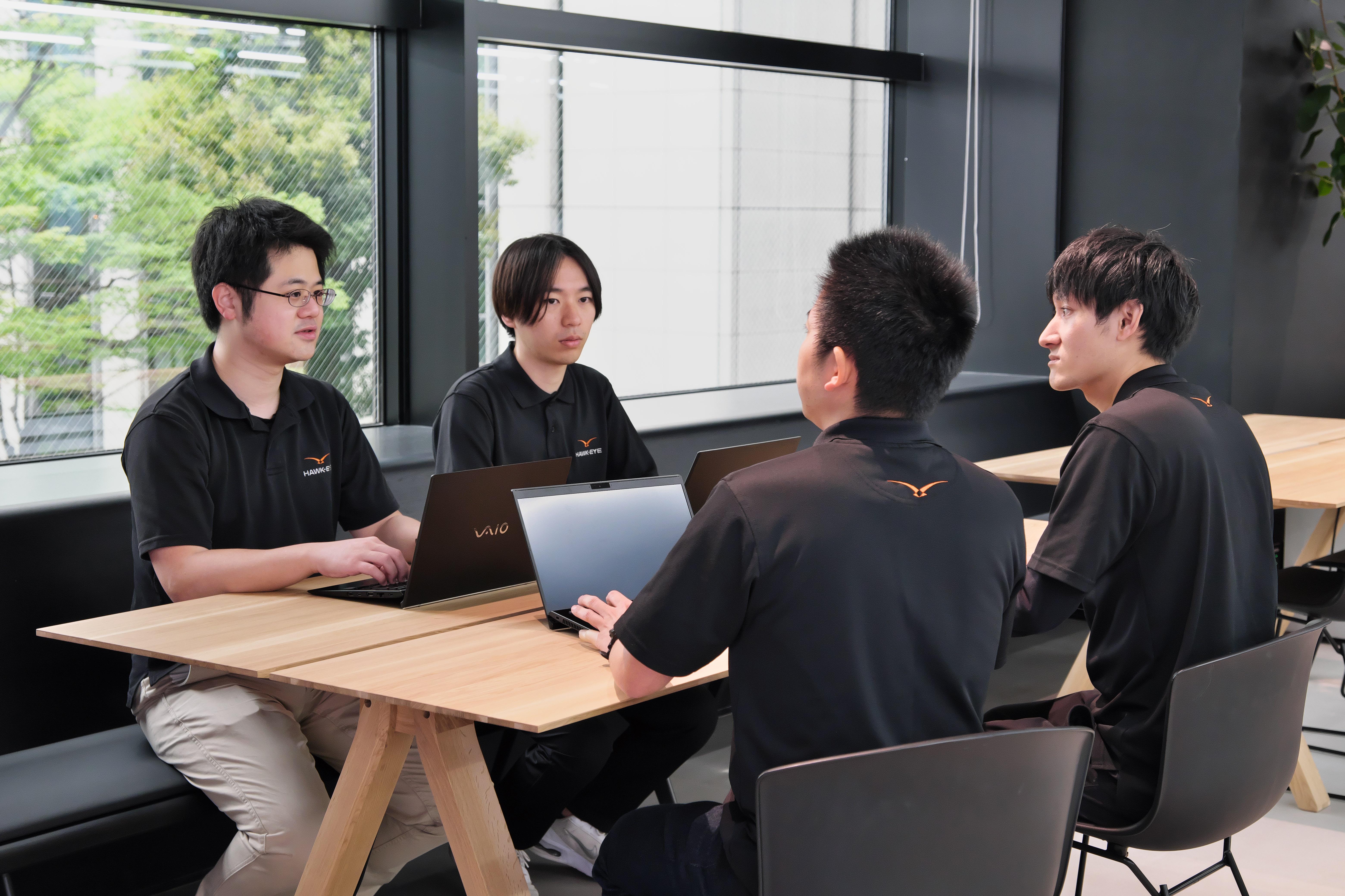 2018年にビデオリプレイ技術をベースとしたビデオ判定（VAR）がFIFAに導入された。同社では、日本国内のスポーツでの導入のため、現場でのオペレーションを担当している。